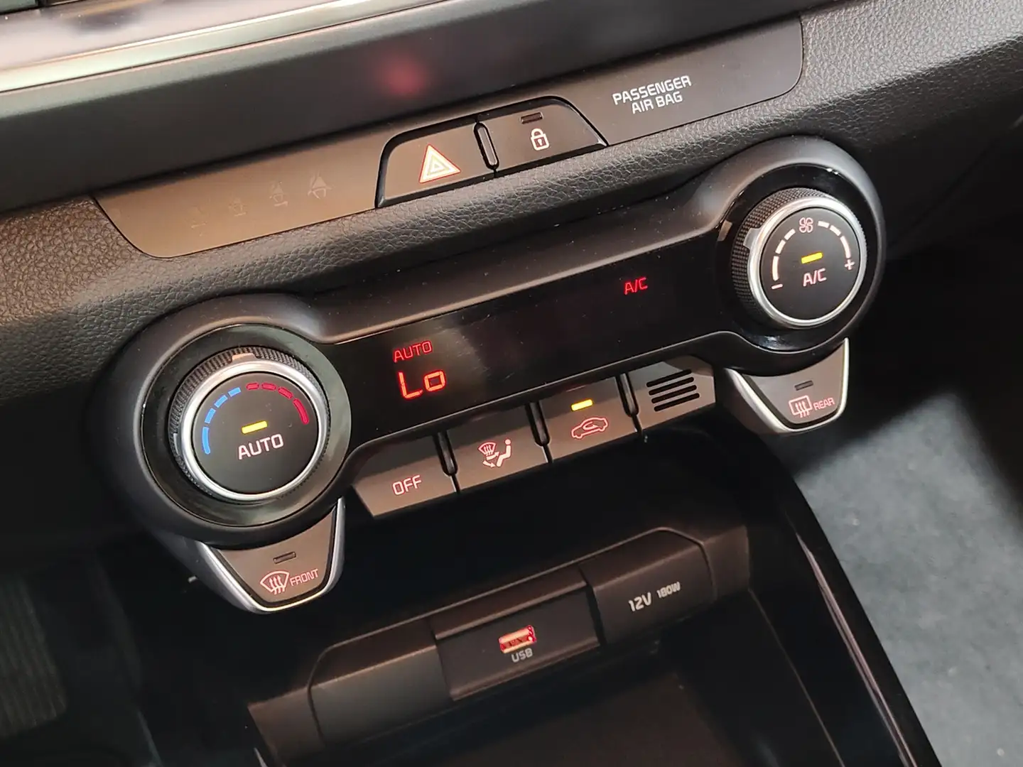 Foto KIA Stonic Kia Stonic 1.0 T-GDi MHEV Drive iMT (100 CV)