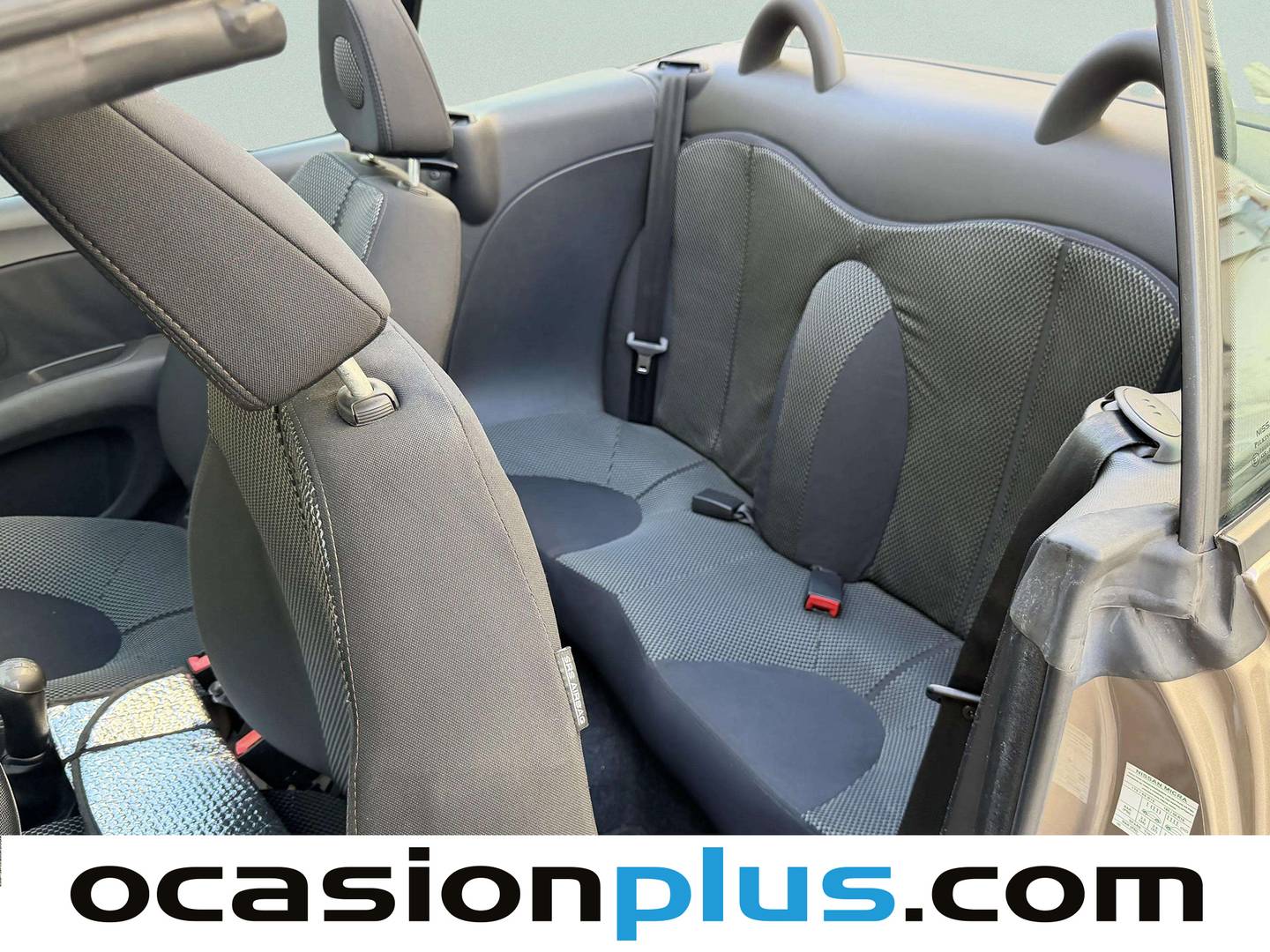 Foto asientos traseros Nissan Micra Nissan Micra CC C+C 1.4i Tekna AA (88 CV)