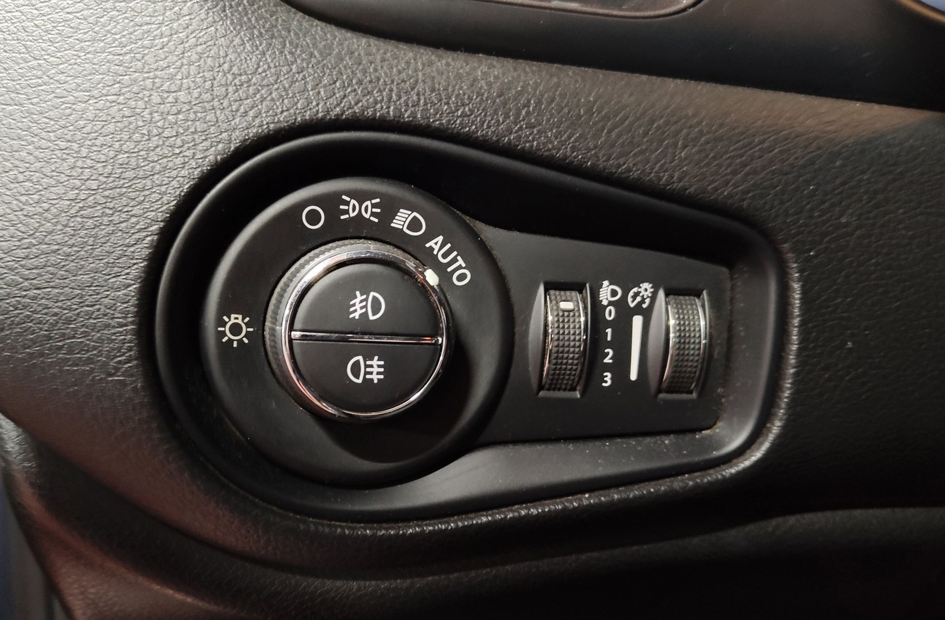 Jeep Renegade eHybrid 1.5 Limited ATX - foto 21