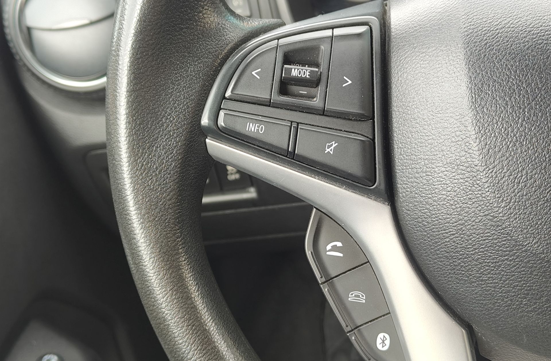 Suzuki Ignis 1.2 Mild Hybrid GLE - foto 26