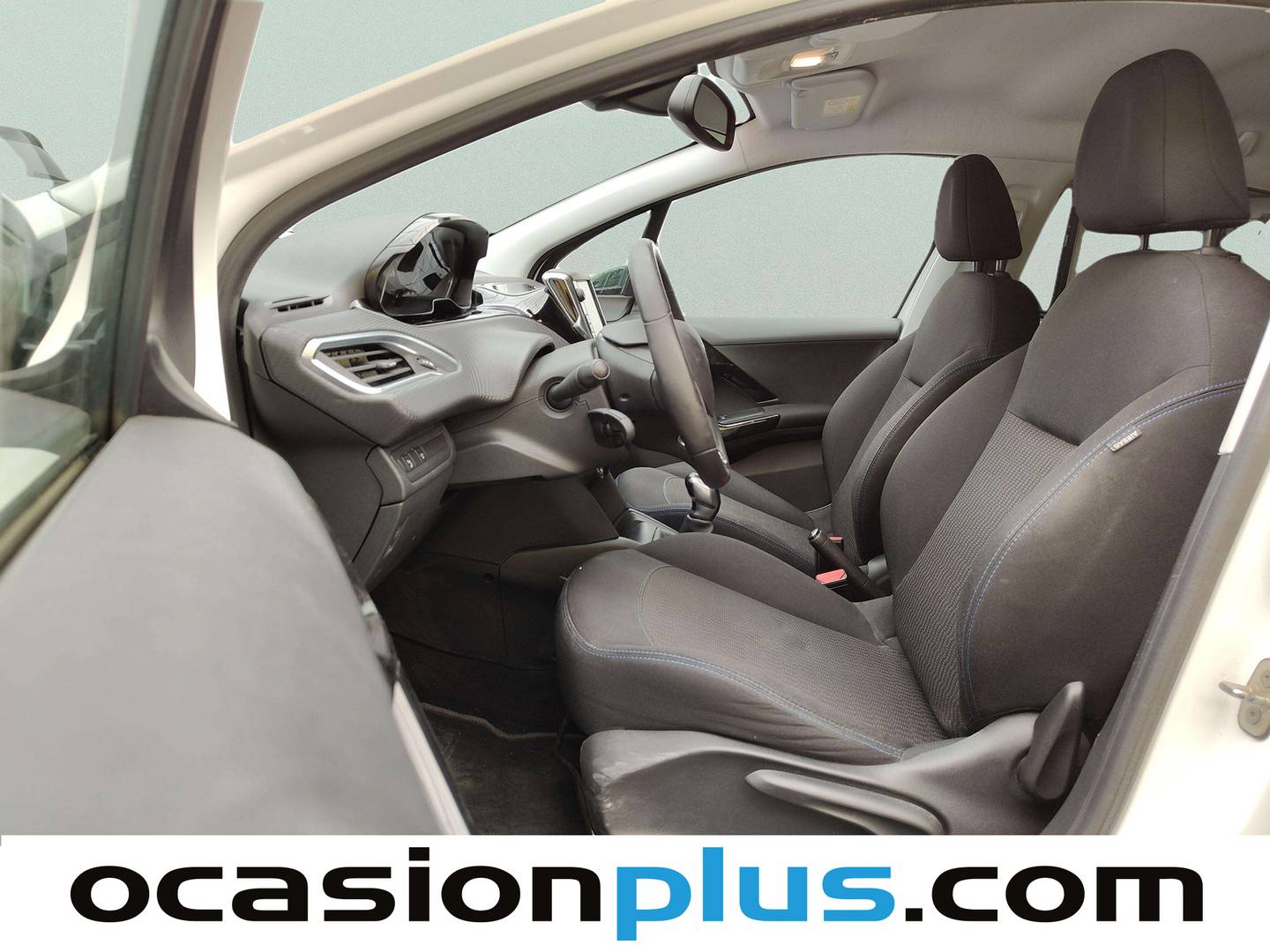 Foto asientos delanteros Peugeot 208 Peugeot 208 PureTech Signature (82 CV)