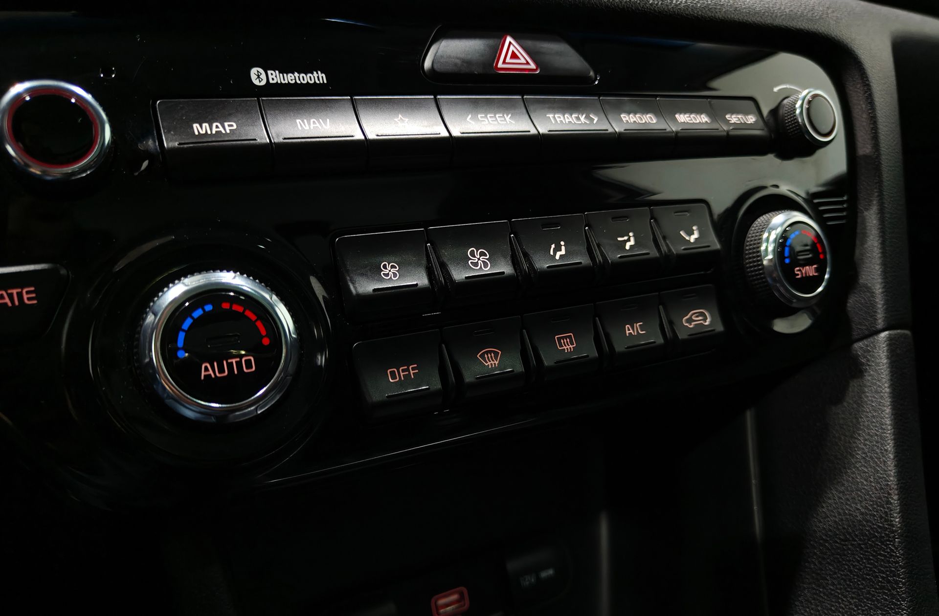 Kia Sportage 1.6 MHEV Black Edition - foto 32
