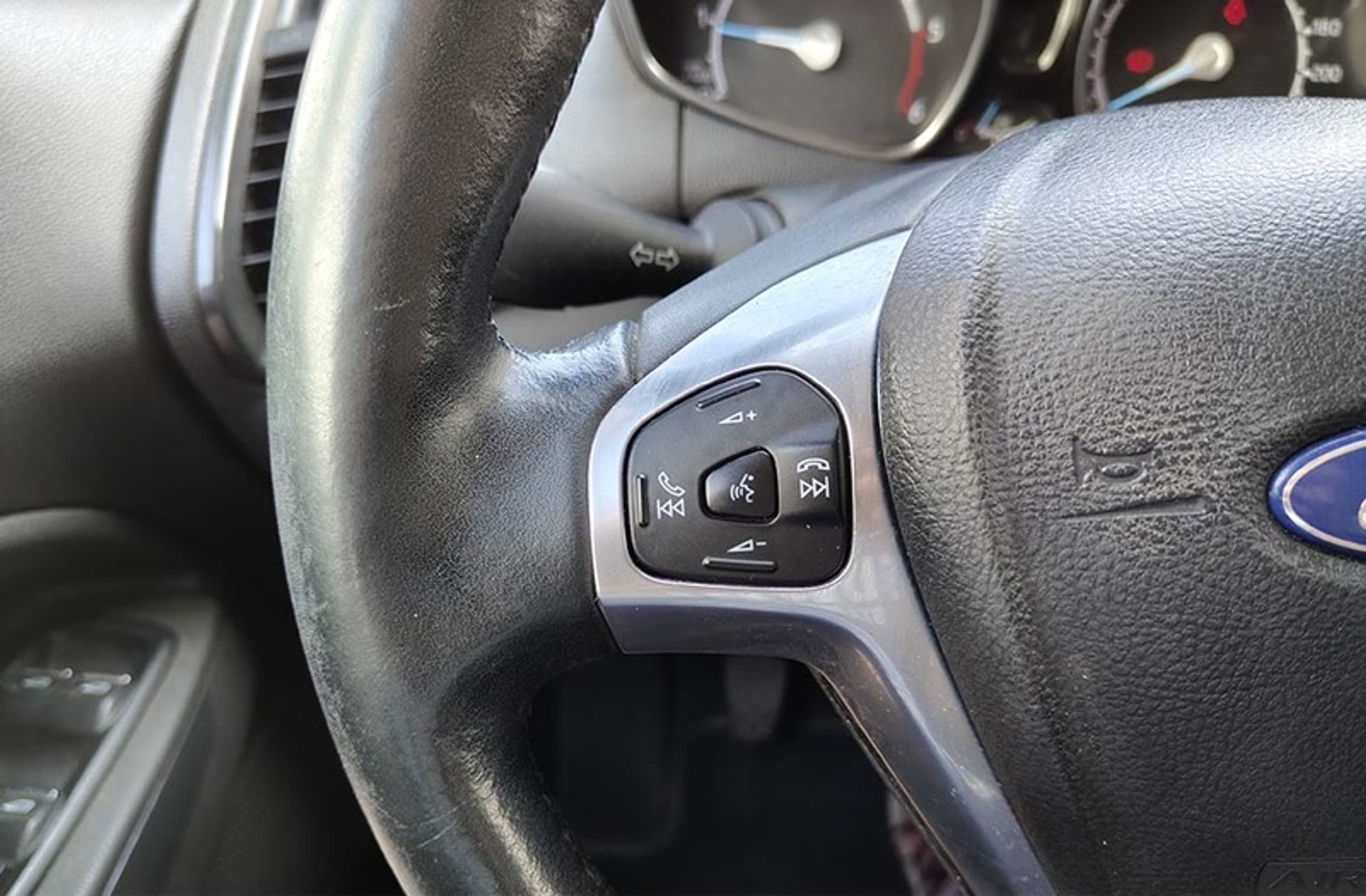 Ford EcoSport 1.5 TDCi Titanium - foto 23