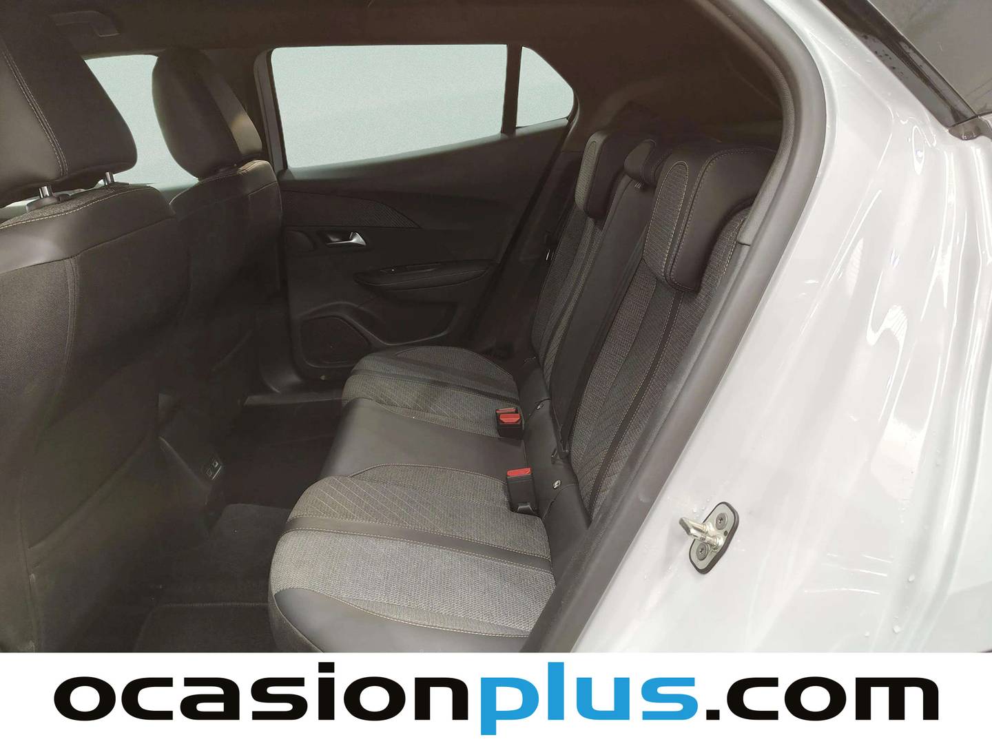 Foto asientos traseros Peugeot 2008 Peugeot 2008 PureTech 130 S&S Allure EAT8 (130 CV)