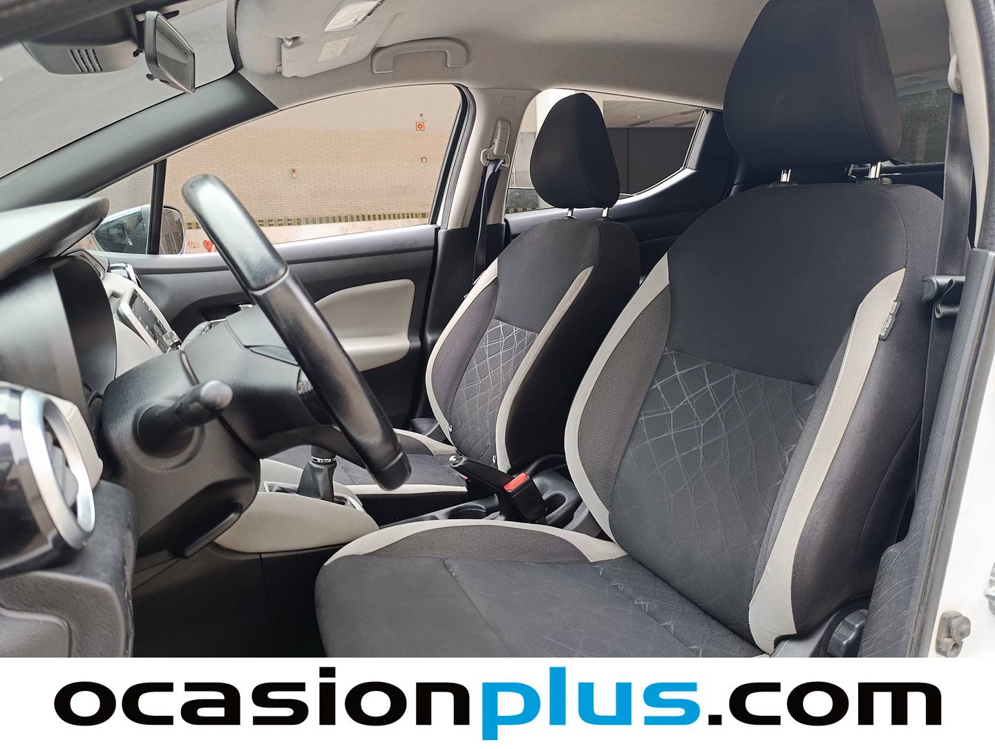 Foto asientos delanteros Nissan Micra Nissan Micra IG-T N-Design Black (92 CV)