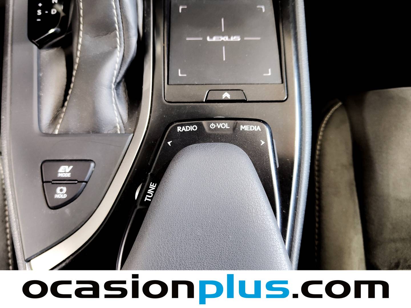 Foto Lexus UX Lexus UX 250h Business 2WD (184 CV)