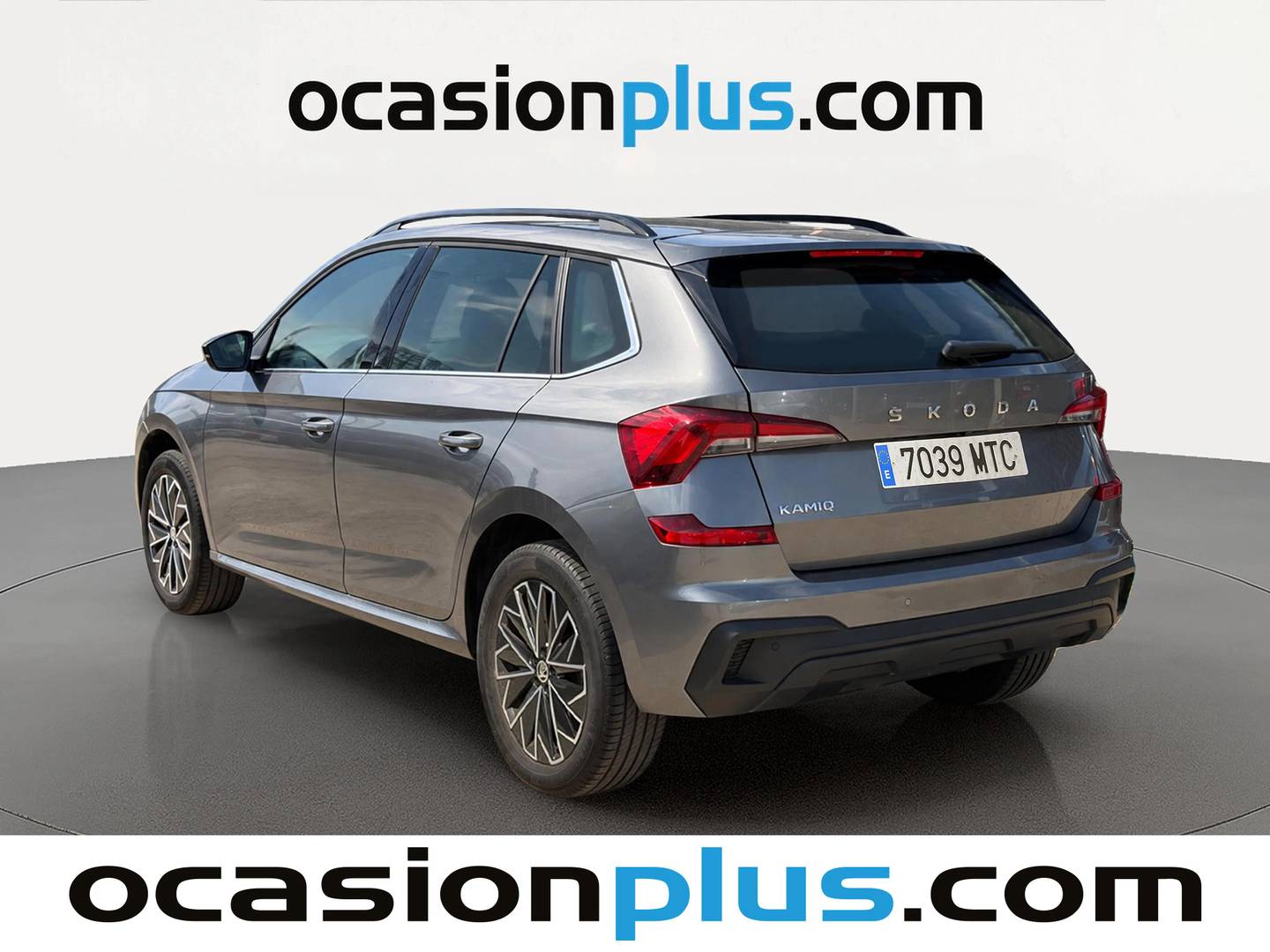 Foto trasera Skoda Kamiq Skoda Kamiq 1.0 TSI Design DSG (115 CV) izquierda