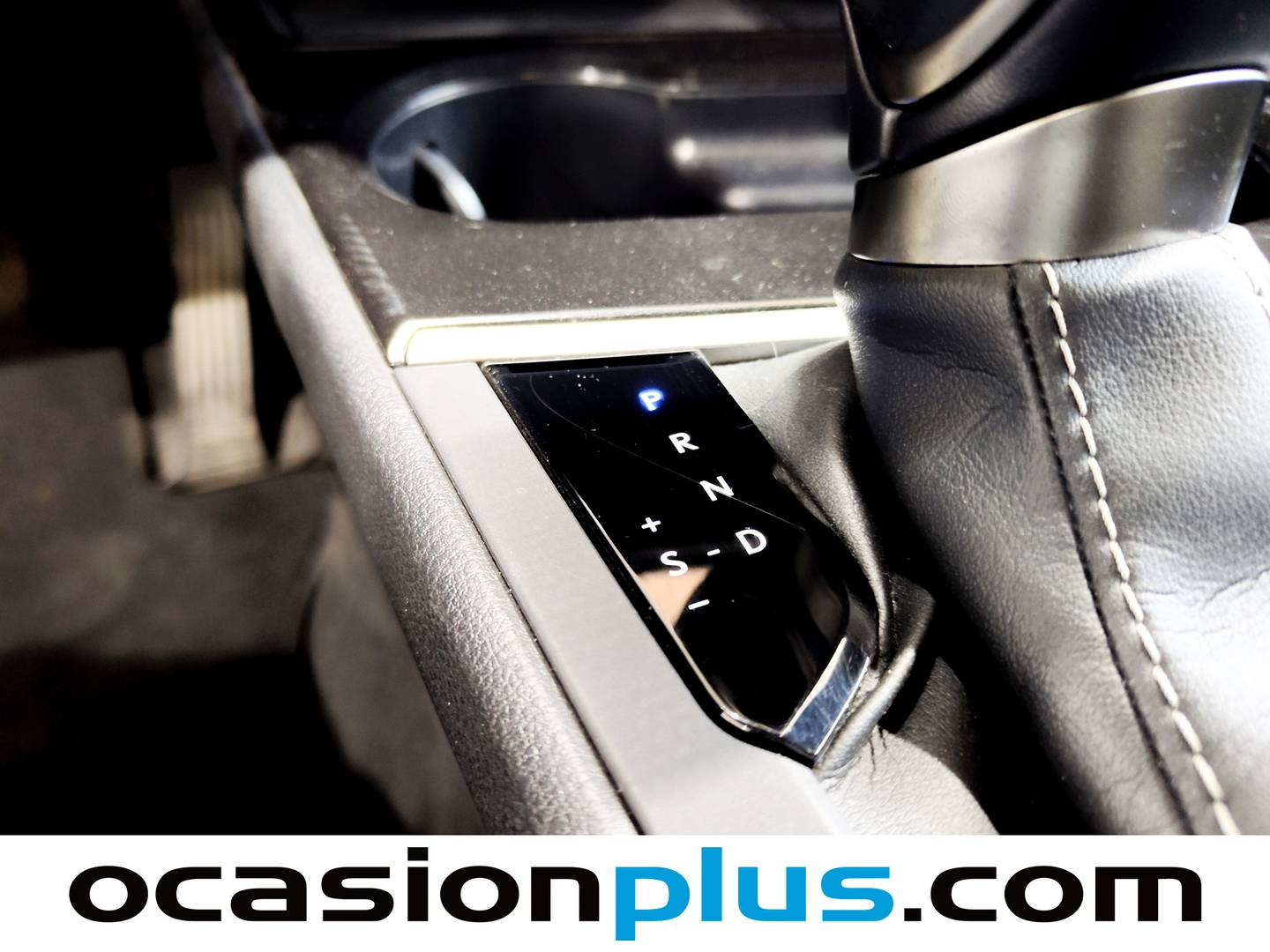 Foto Lexus UX Lexus UX 250h Business 2WD (184 CV)