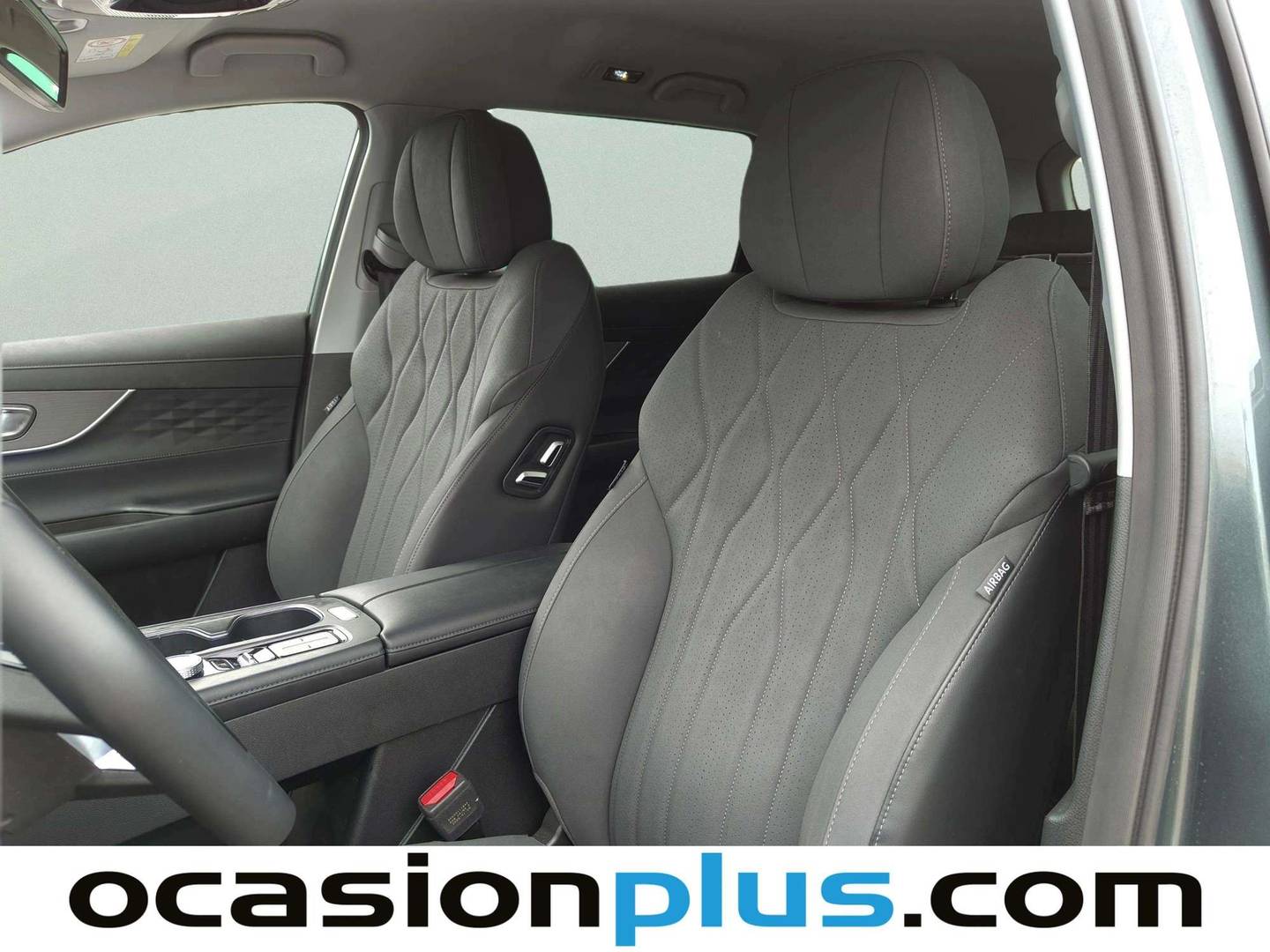 Equipamiento del EBRO S800 EBRO S800 1.6 TGDI Premium DCT (147 CV) 7 Plazas