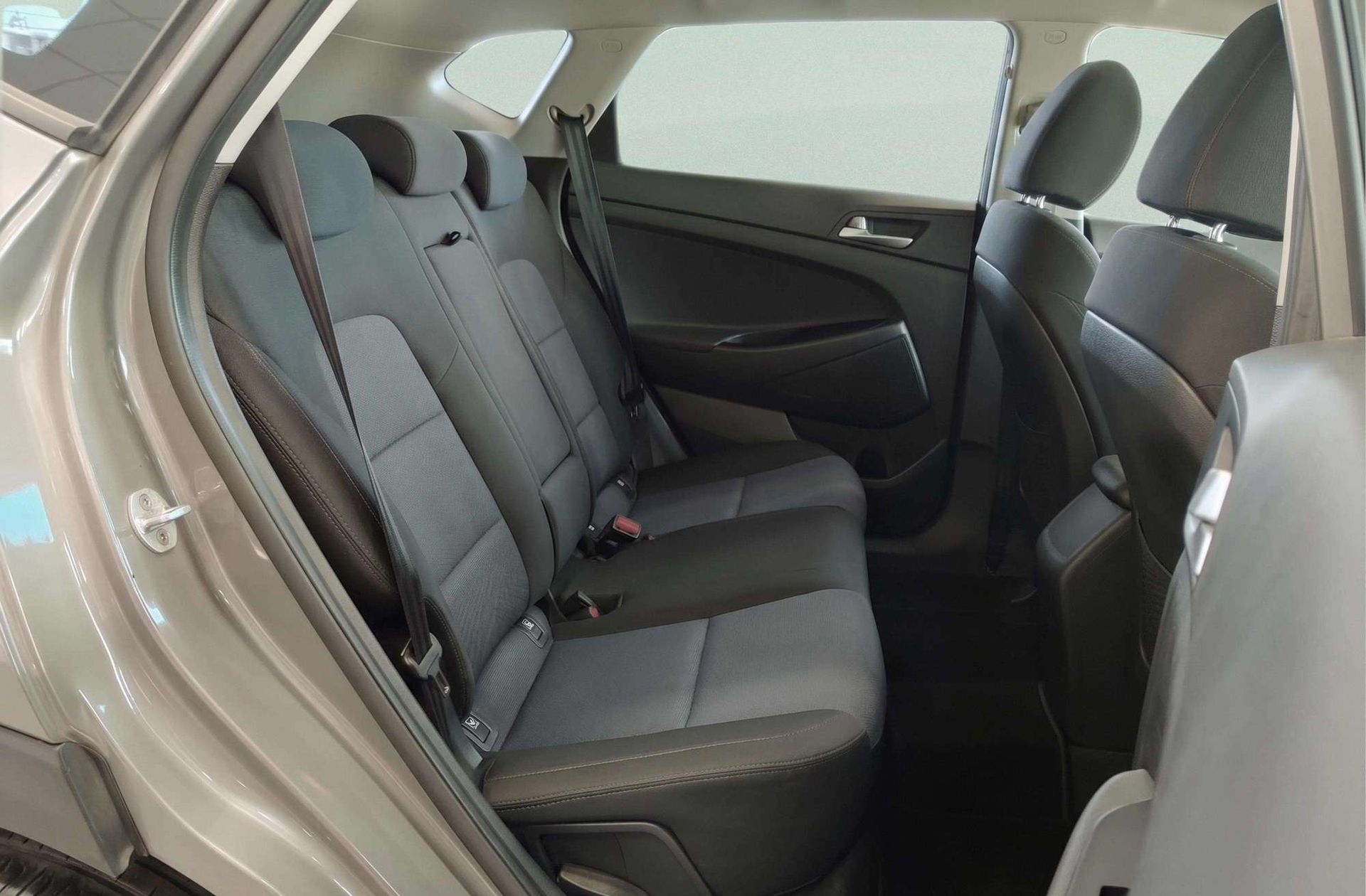 Hyundai Tucson 1.6 GDI BlueDrive Essence 4x2 - foto 14