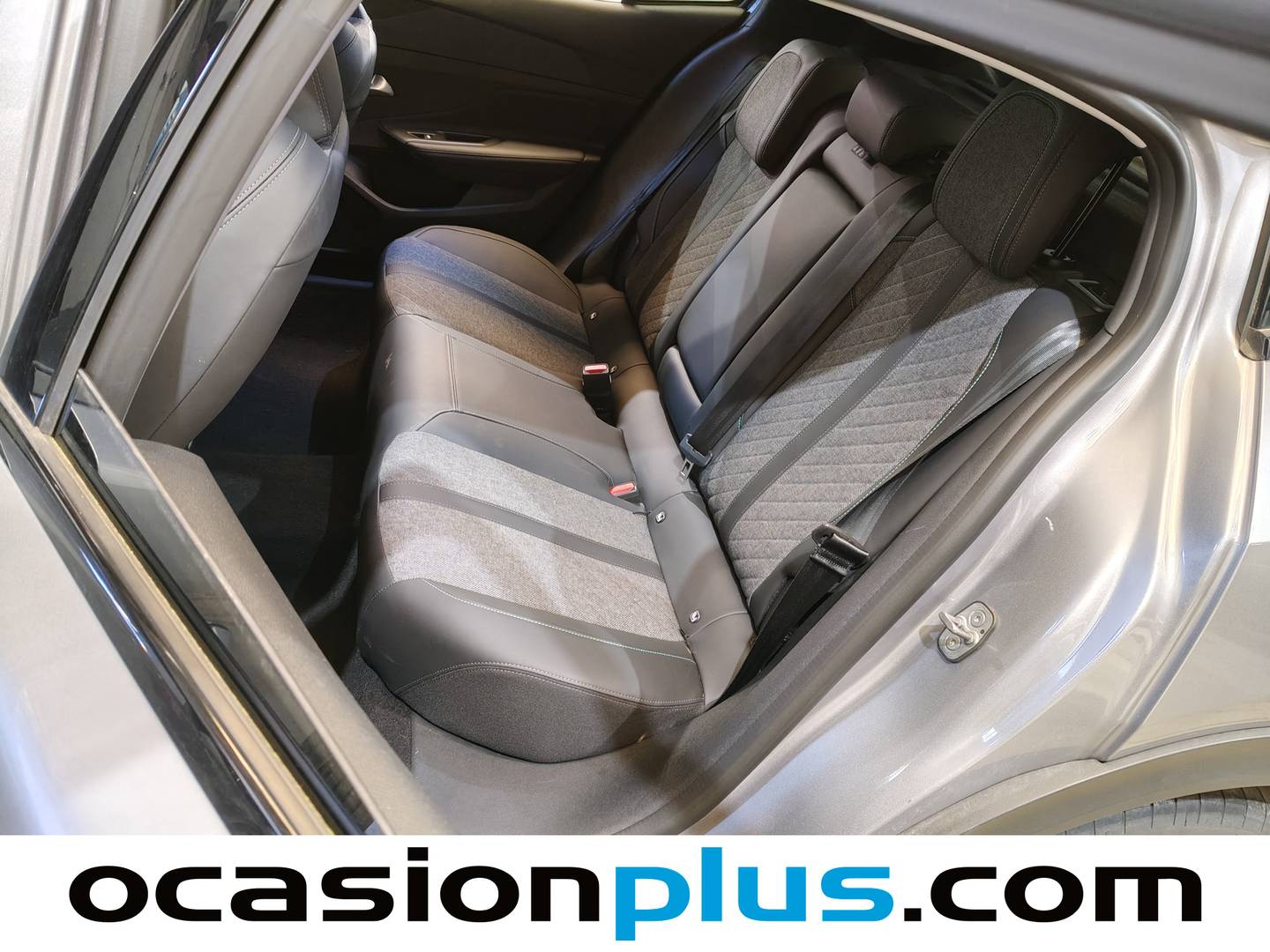 Foto Peugeot 408 Peugeot 408 Allure PHEV 180 e-EAT8 (181 CV)