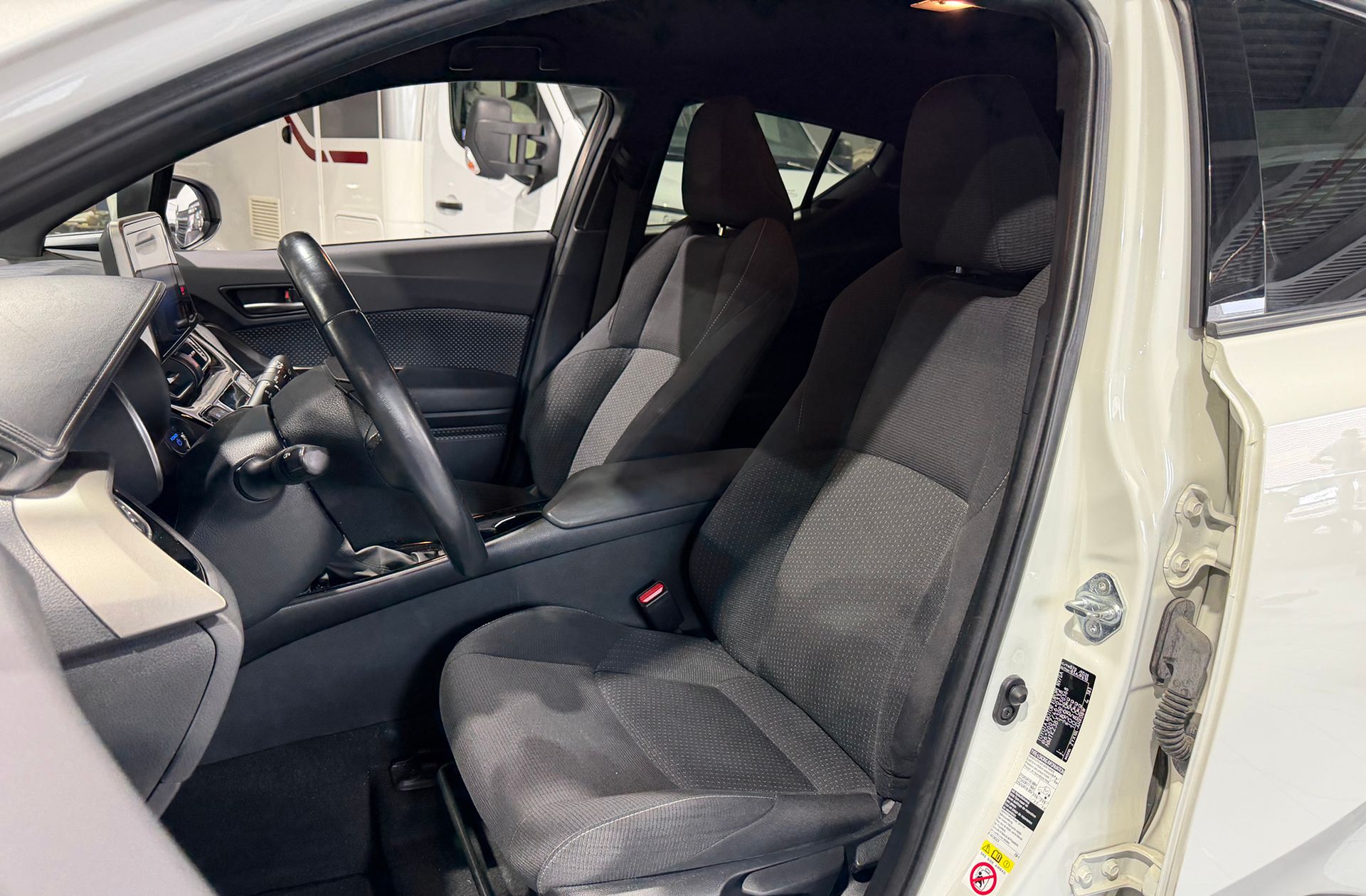 Toyota C-HR 1.8 125H Advance - foto 12