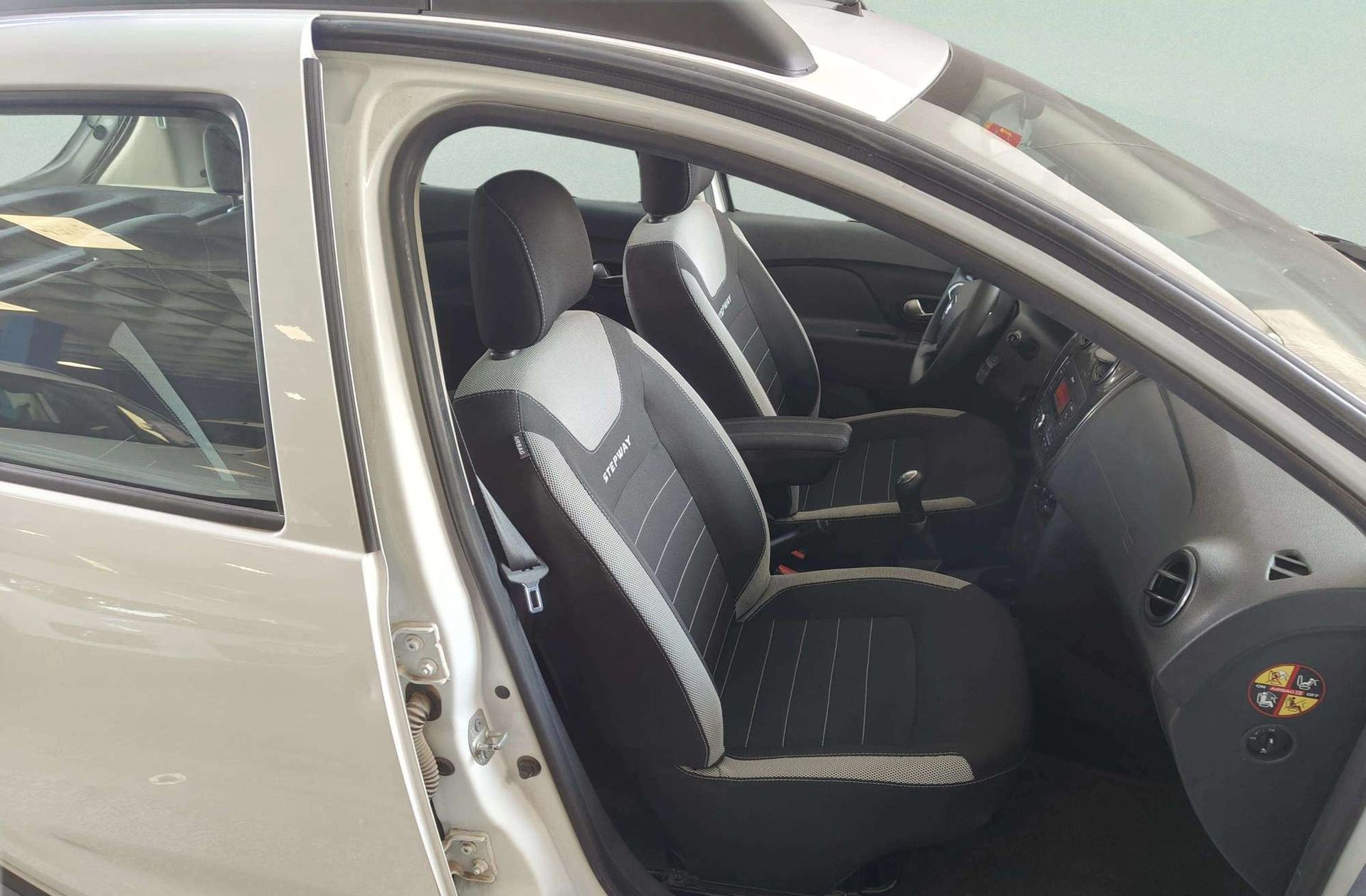 Dacia Sandero Stepway Essential 1.0 - foto 14