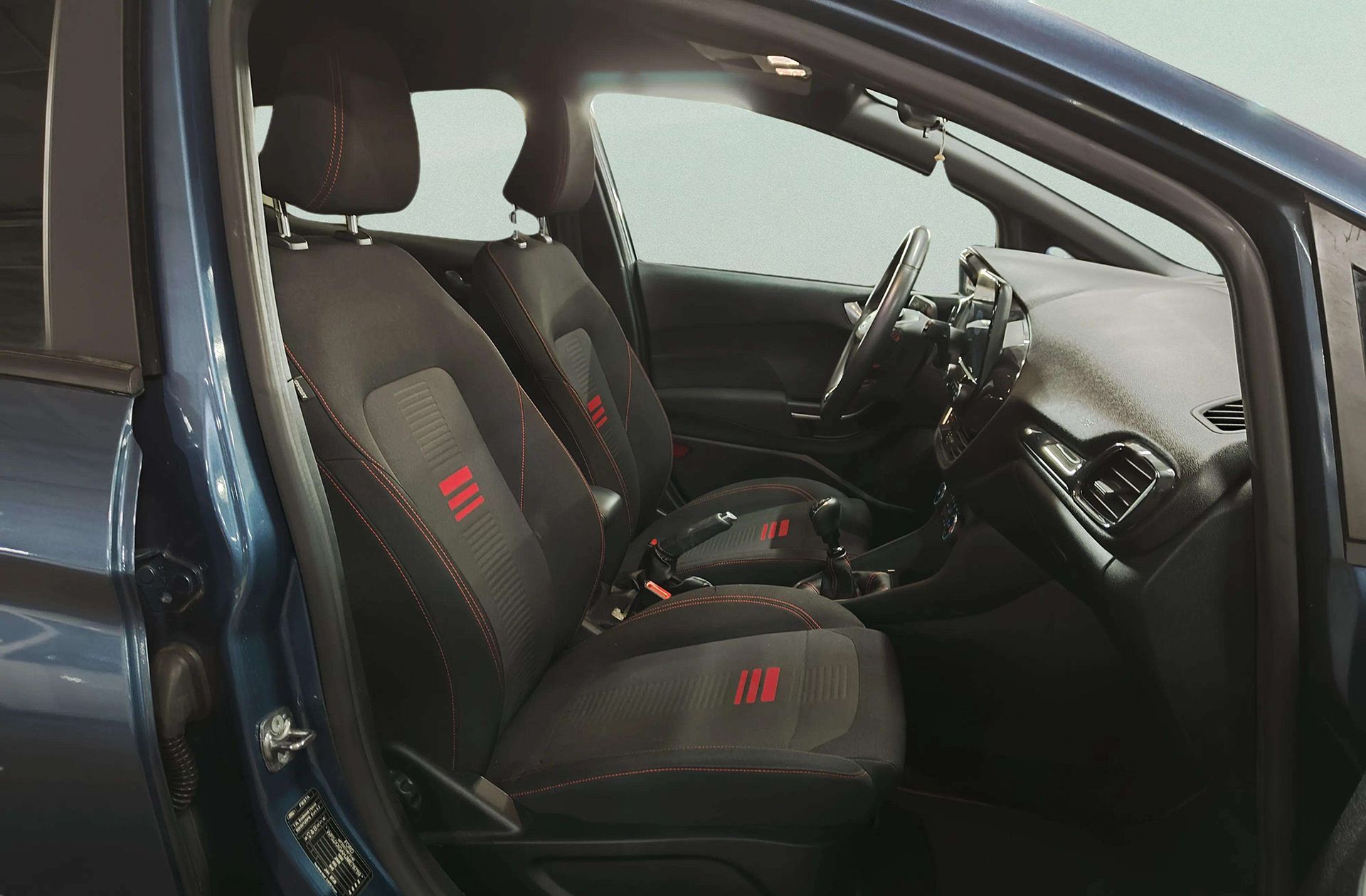 Ford Fiesta 1.0 EcoBoost MHEV ST-Line - foto 19