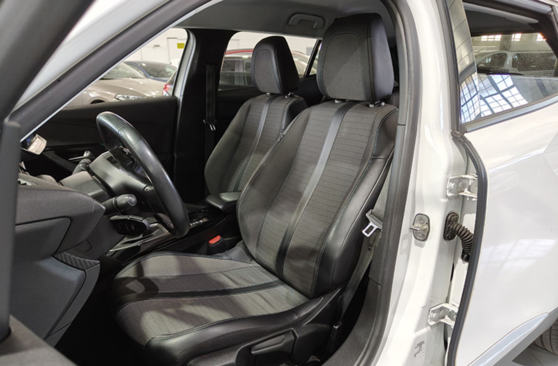 Peugeot 2008 BlueHDi 110 Allure - foto 12