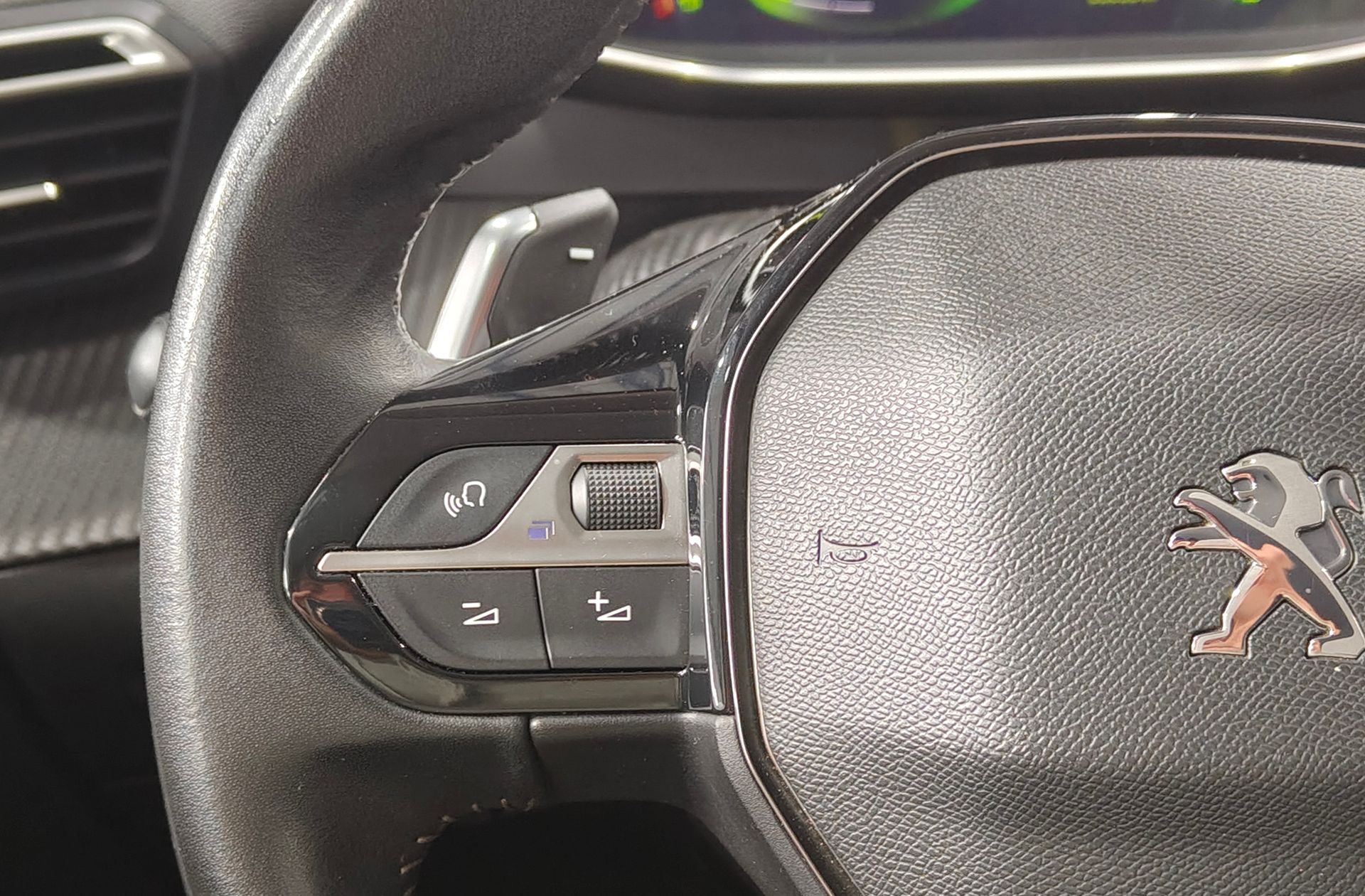 Peugeot 2008 PureTech 130 Allure EAT8 - foto 34