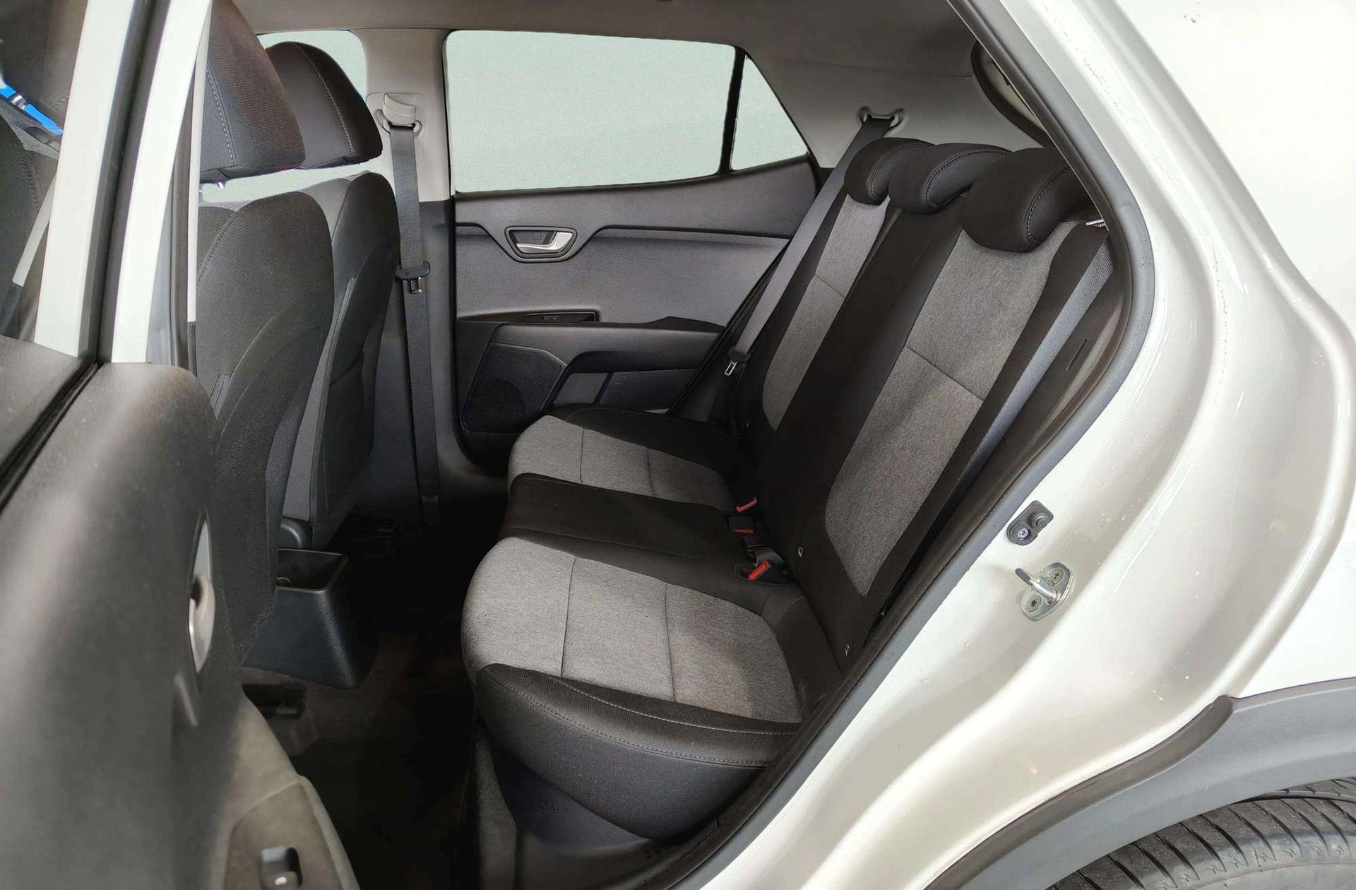 Kia Stonic 1.0 T-GDi MHEV Drive iMT - foto 11