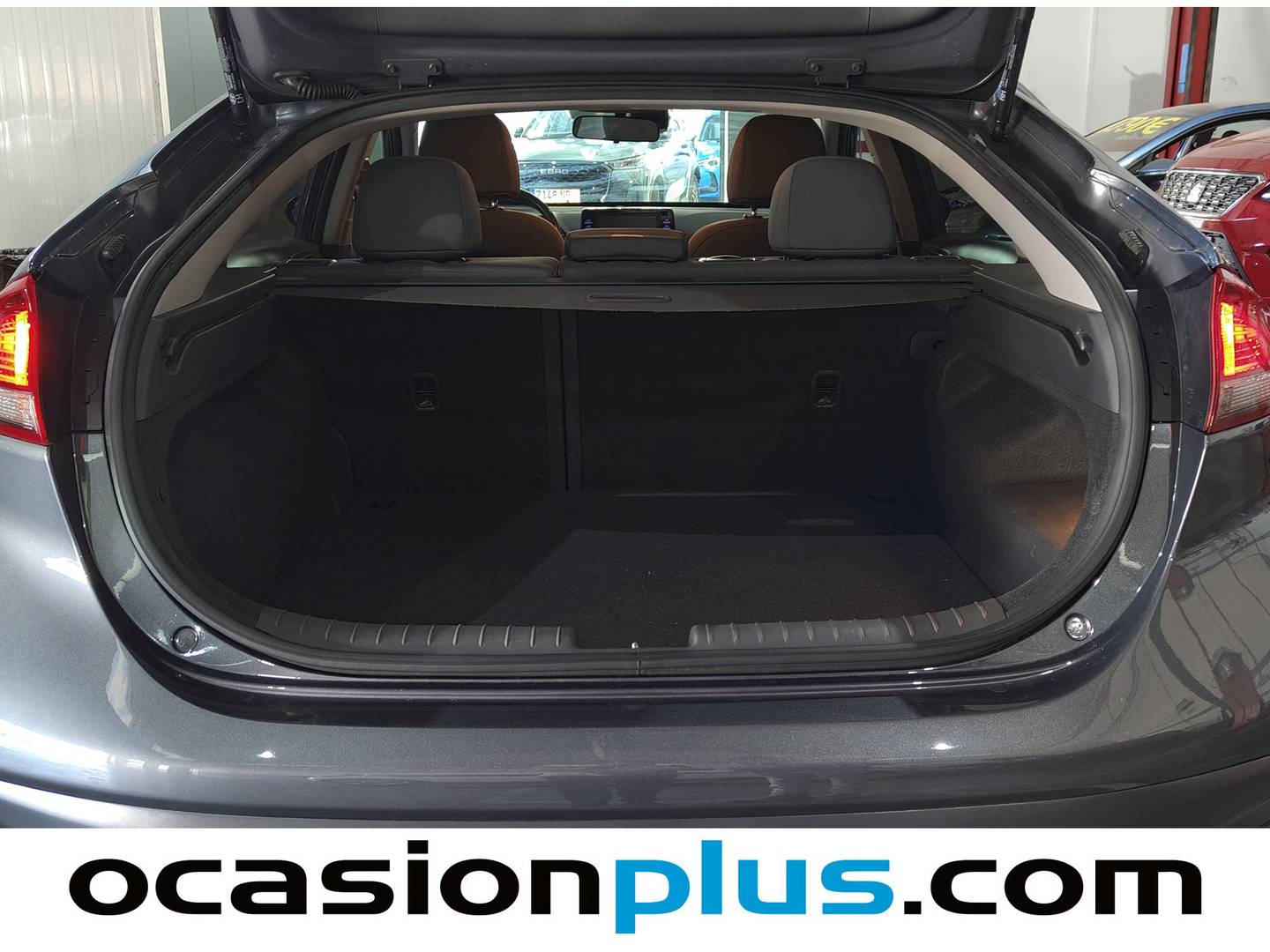 Foto Hyundai IONIQ Hyundai Ioniq 1.6 GDI PHEV Klass DT (141 CV) siete plazas