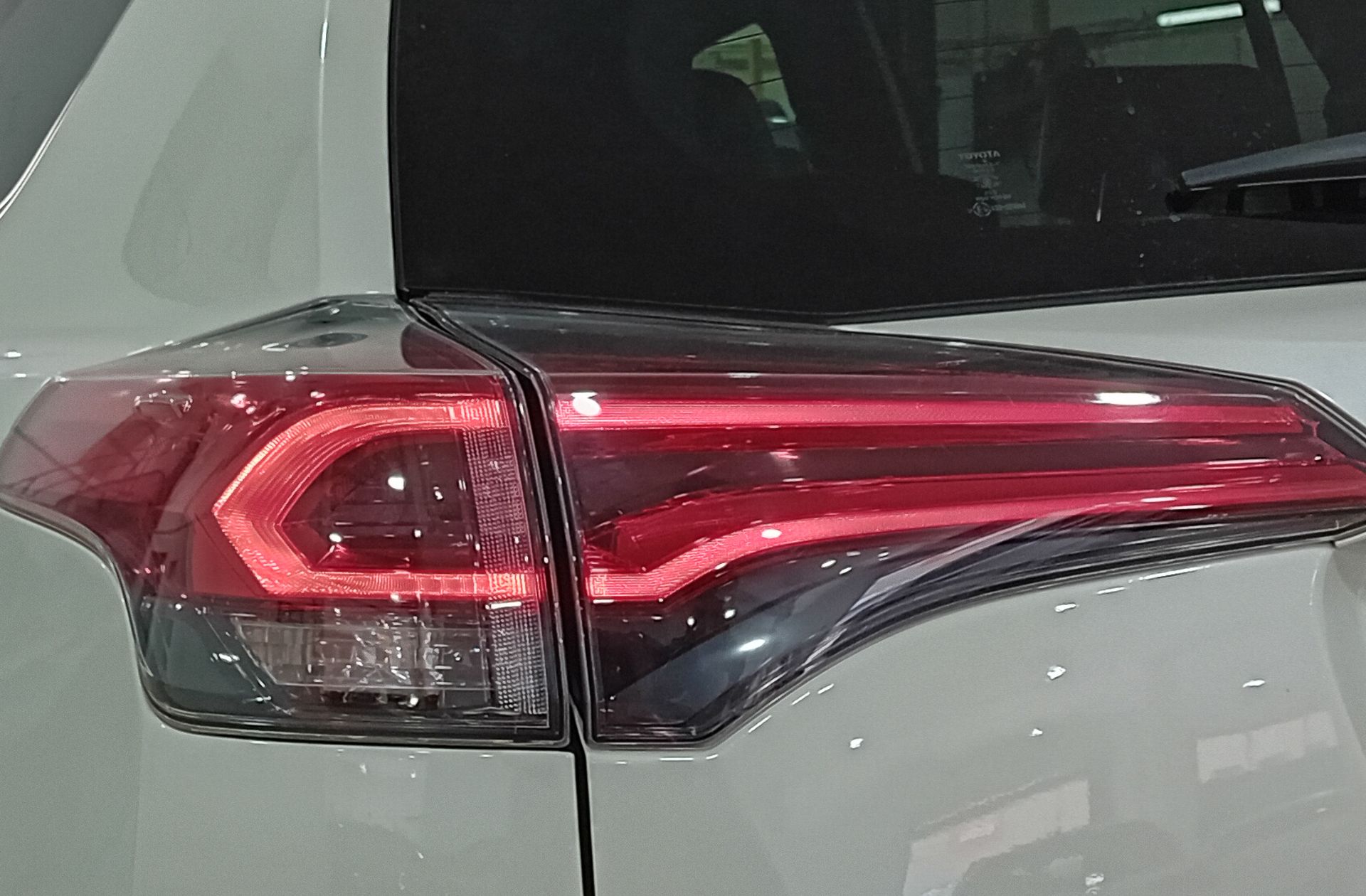 Toyota RAV4 2.5l hybrid Feel! 2WD - foto 17