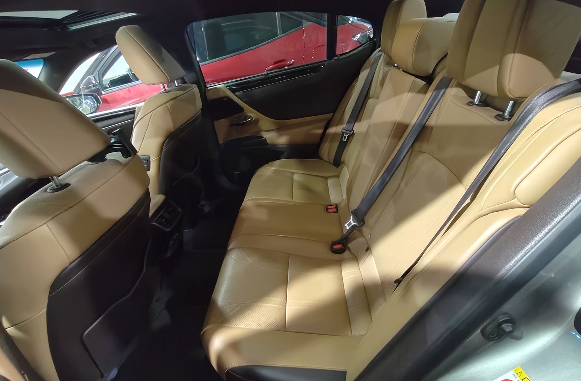 Lexus ES 300h Luxury - foto 24