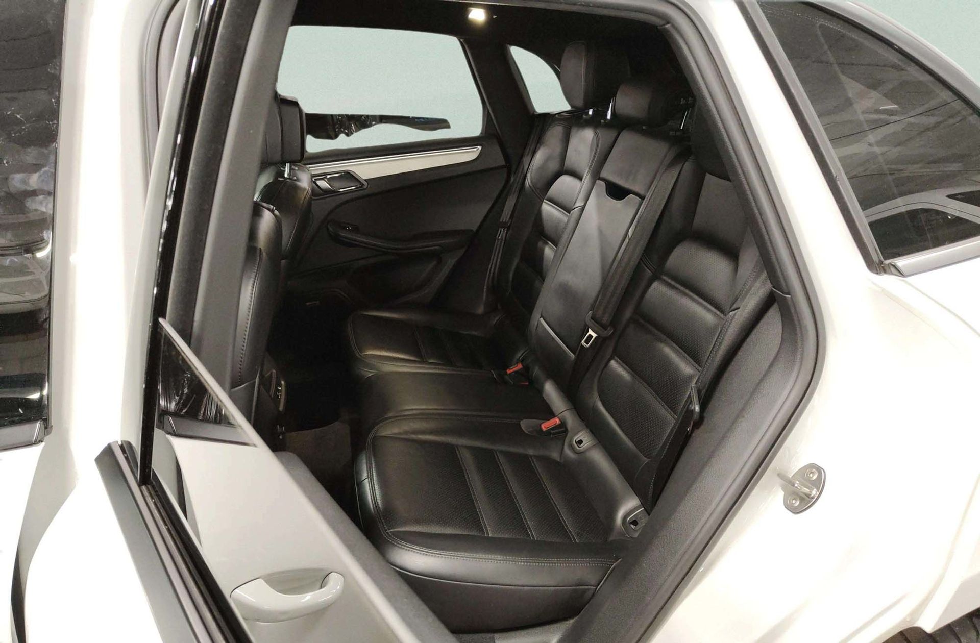 Porsche Macan Turbo - foto 15
