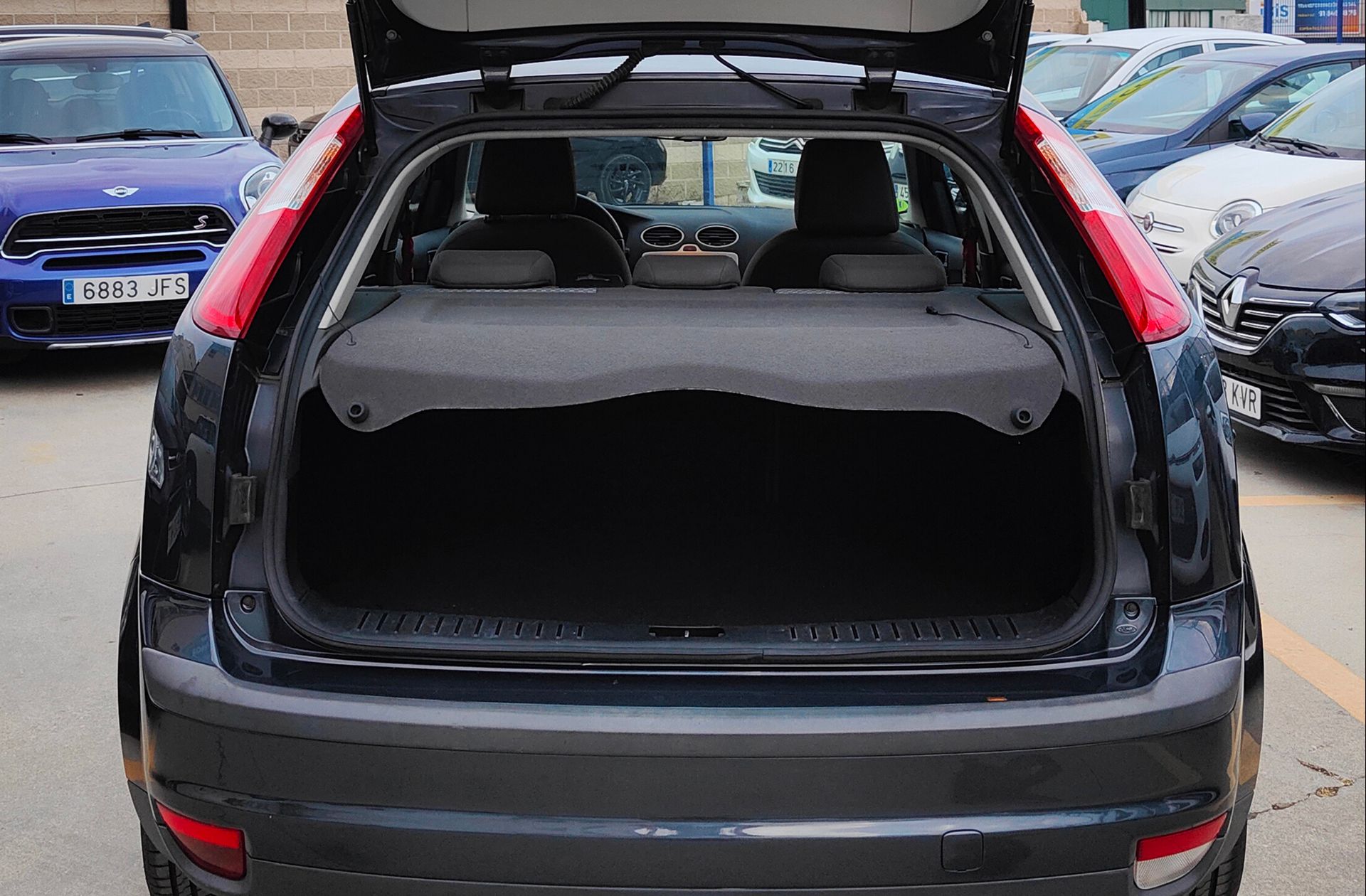 Ford Focus 1.6 Trend - foto 12