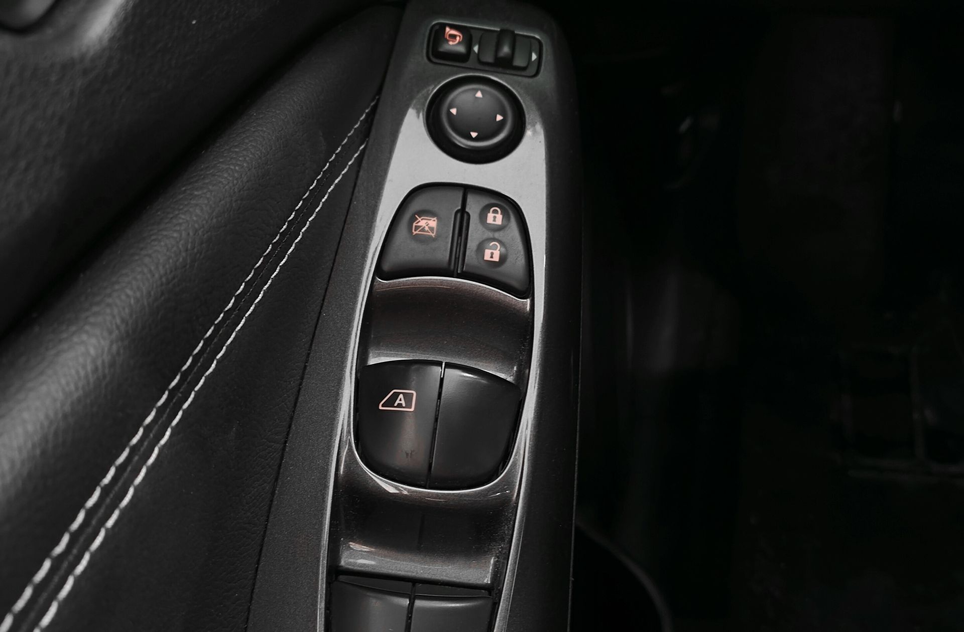 Nissan Juke 1.6 Hybrid N-Connecta - foto 30