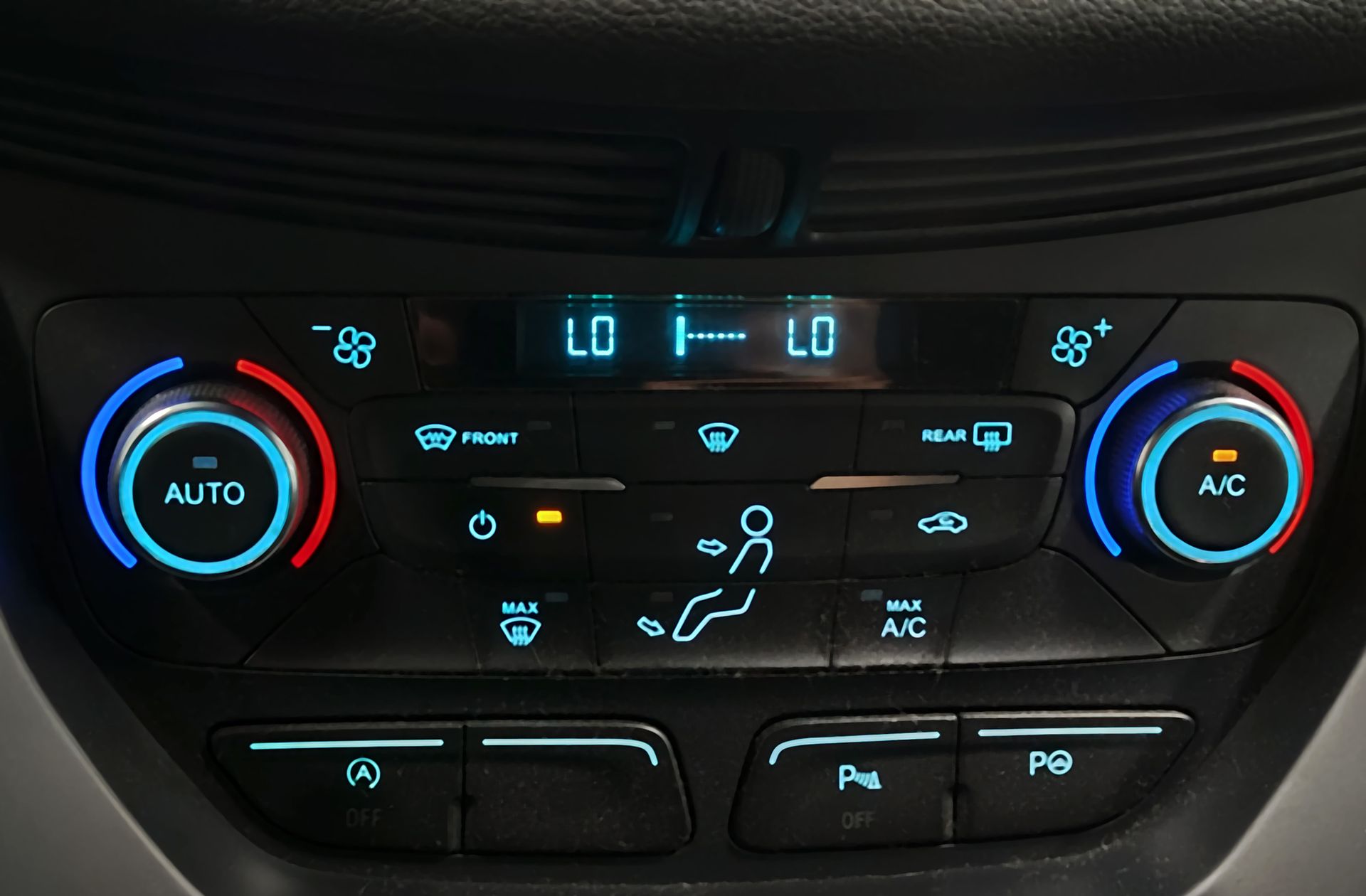 Ford Kuga 1.5 EcoBoost ST-Line Limited Edition 4x4 - foto 40