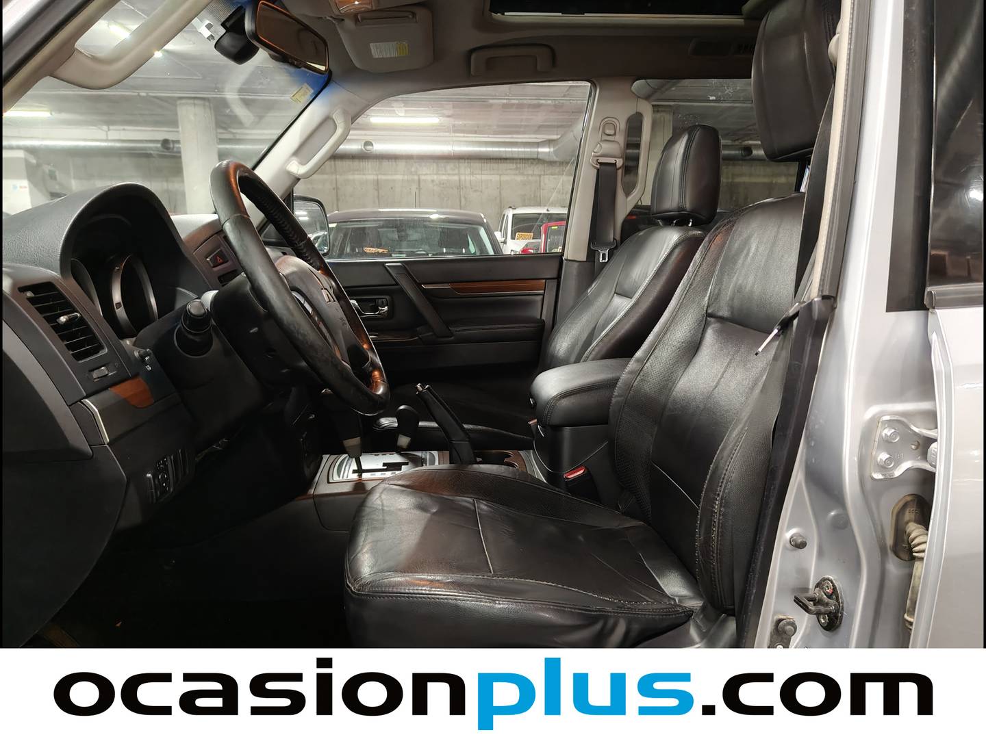 Foto asientos delanteros Mitsubishi Montero Mitsubishi Montero 3.2 DI-D Kaiteki (170 CV) 7 Plazas