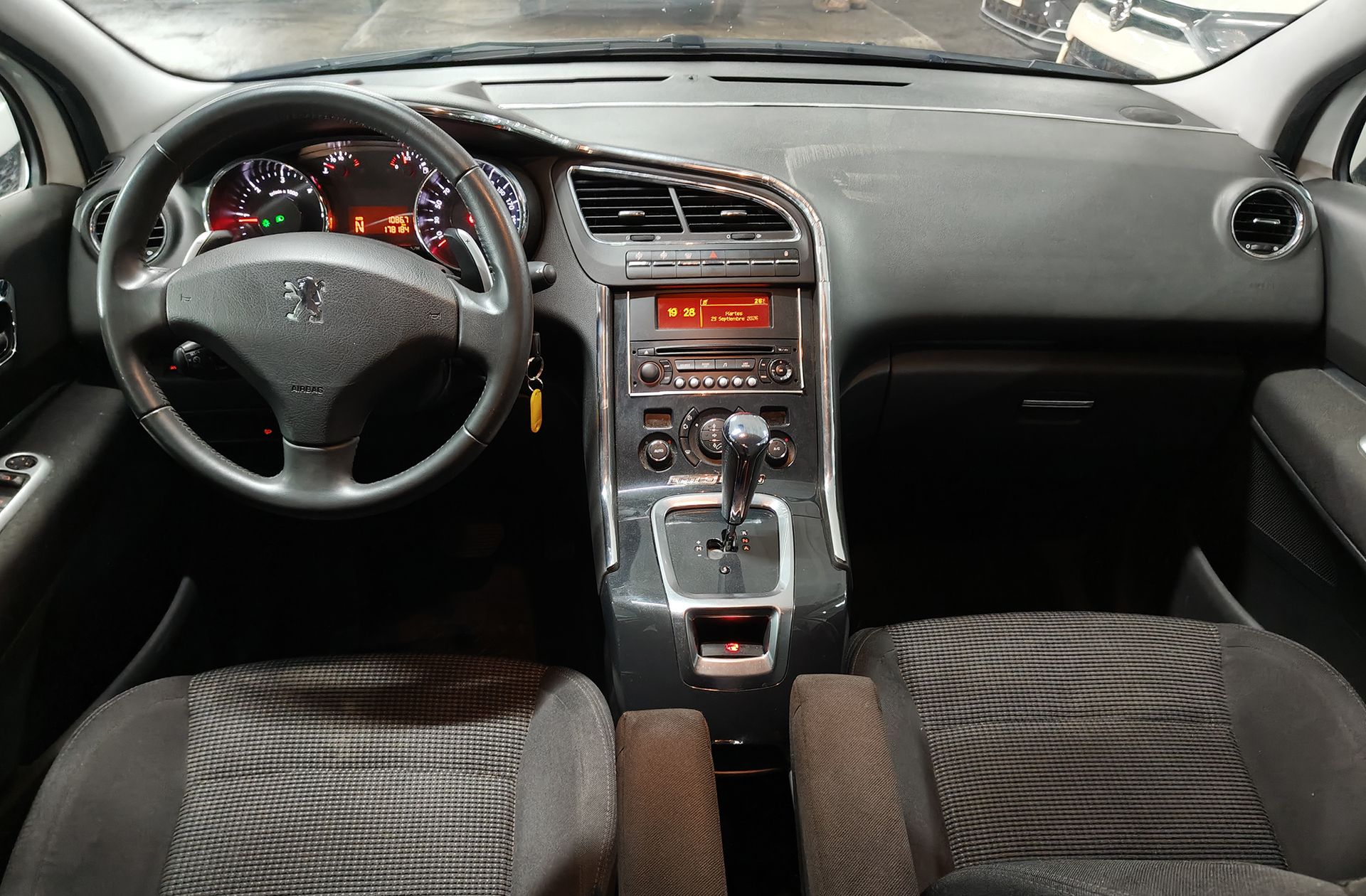 Peugeot 5008 1.6 HDi Premium CMP 7 plazas - foto 7