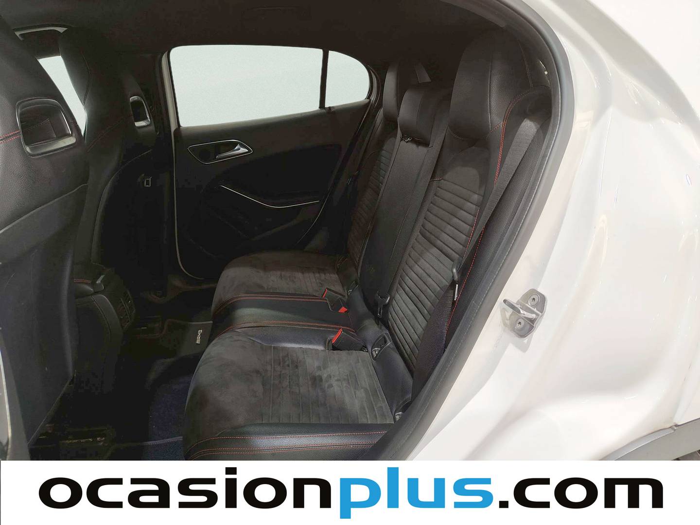Foto asientos traseros Mercedes GLA Mercedes GLA 180 (122 CV) Pack AMG
