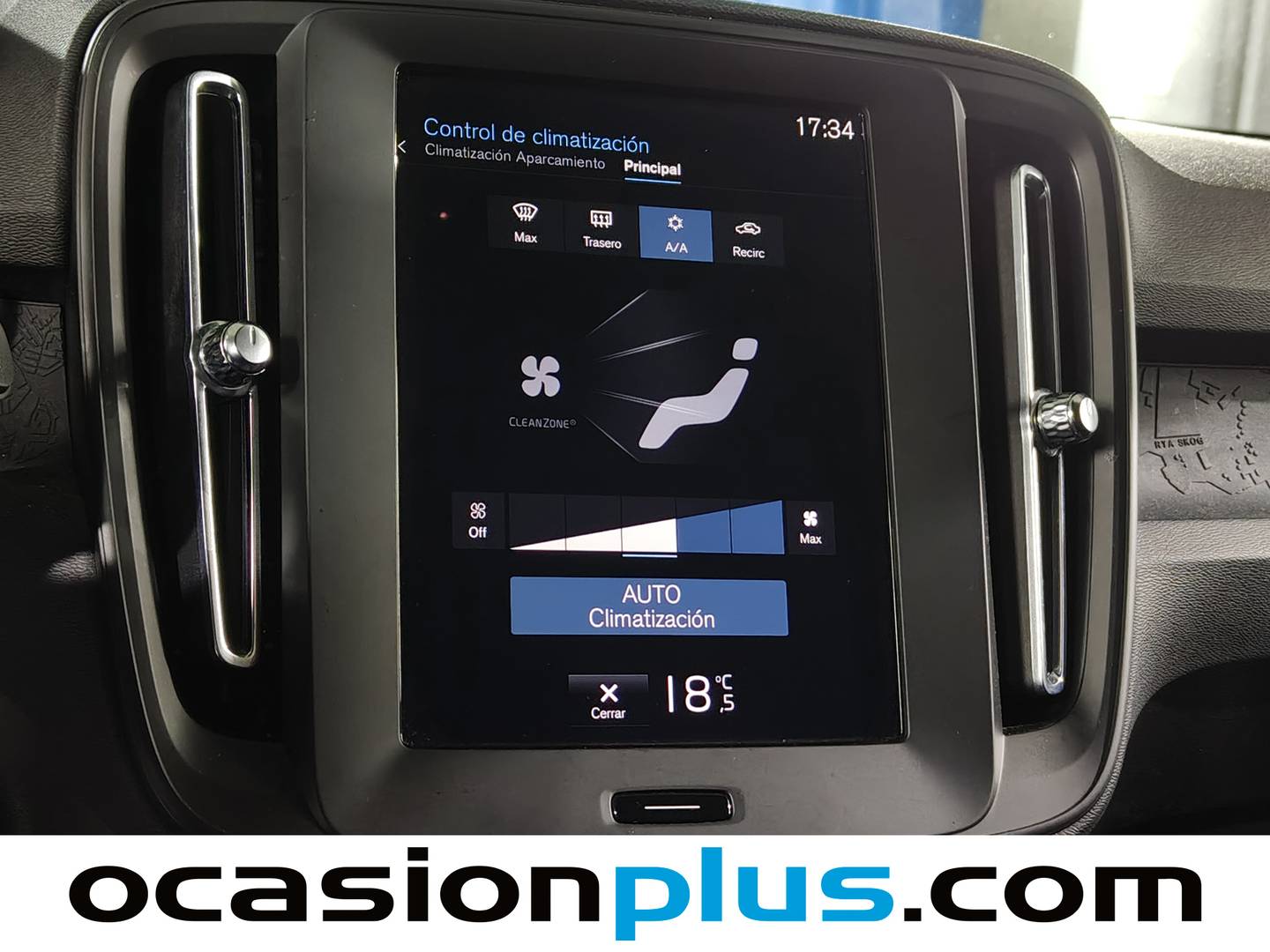 Foto Volvo XC40 Volvo XC40 T2 Momentum Core (129 CV)