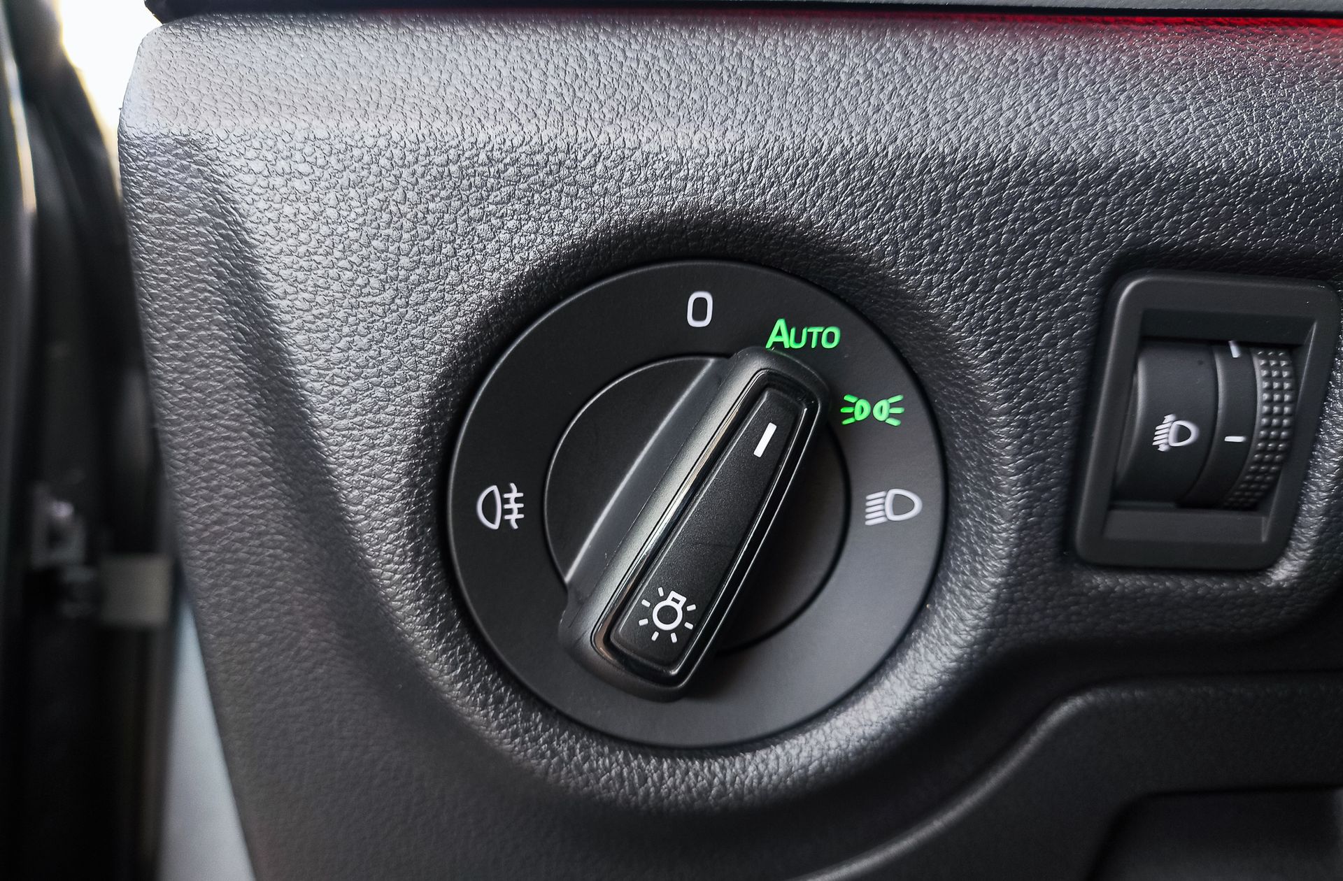 Škoda Kamiq 1.5 TSI Sport DSG - foto 25
