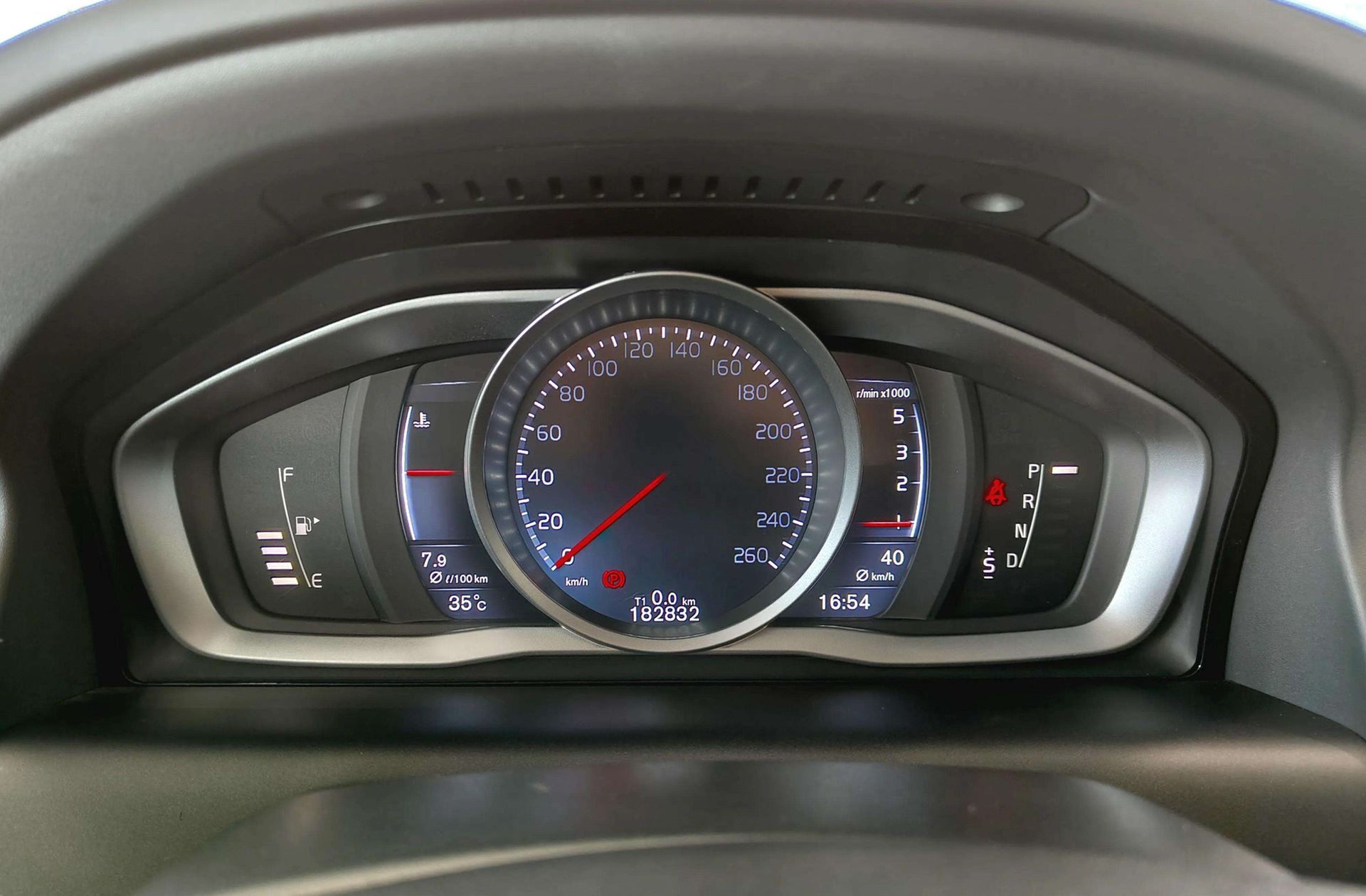 Volvo XC60 D4 Momentum - foto 25
