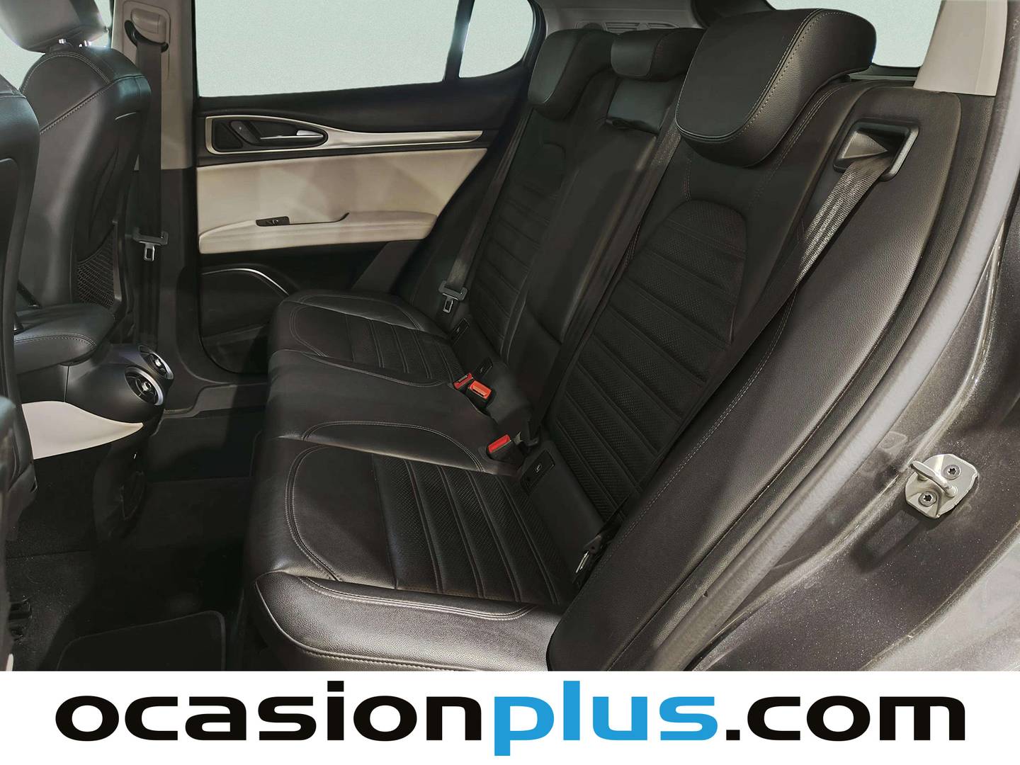 Foto asientos traseros Alfa Romeo Stelvio Alfa Romeo Stelvio 2.2 Diésel Veloce Q4 Auto (210 CV)