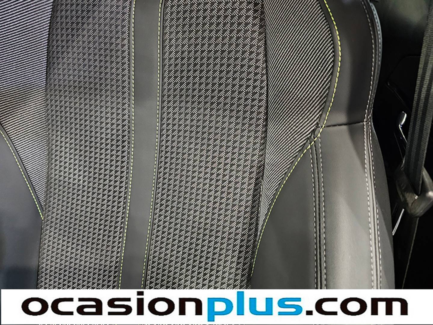Extras y acabados del Peugeot 2008 Peugeot 2008 PureTech 130 S&S GT EAT8 (130 CV)