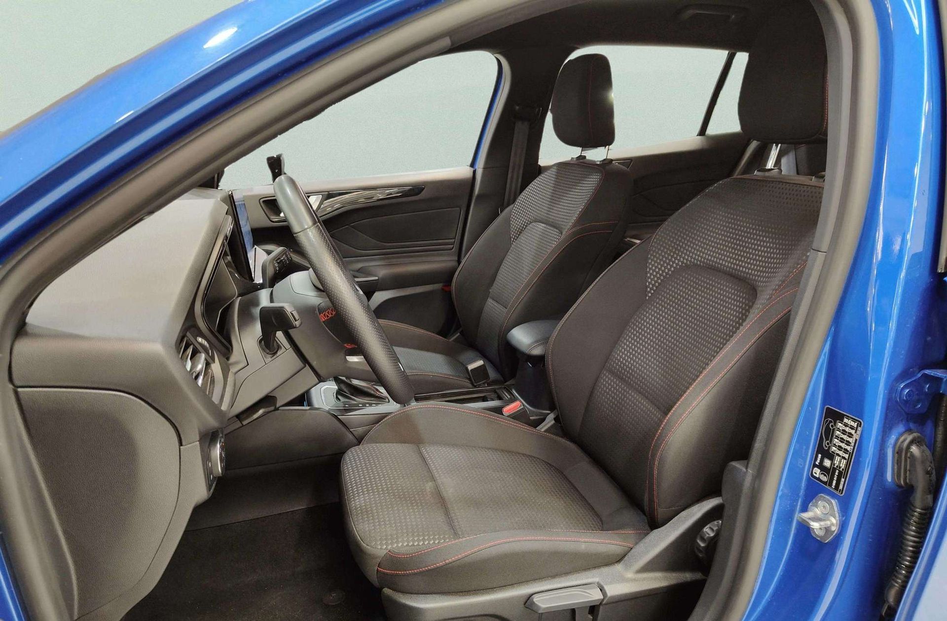 Ford Focus 1.0 EcoBoost MHEV ST-Line - foto 14