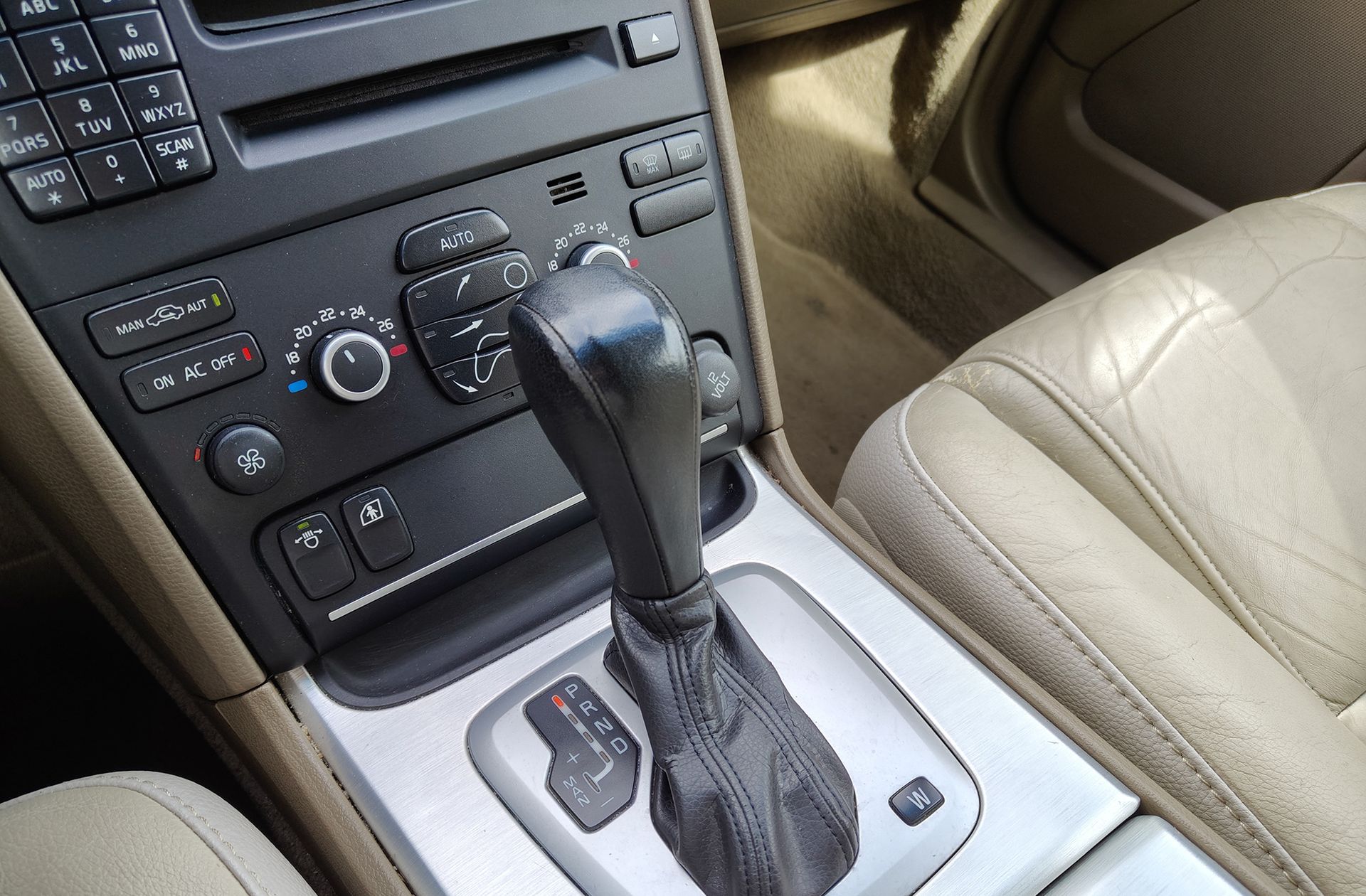 Volvo XC90 D5 Momentum AWD - foto 5