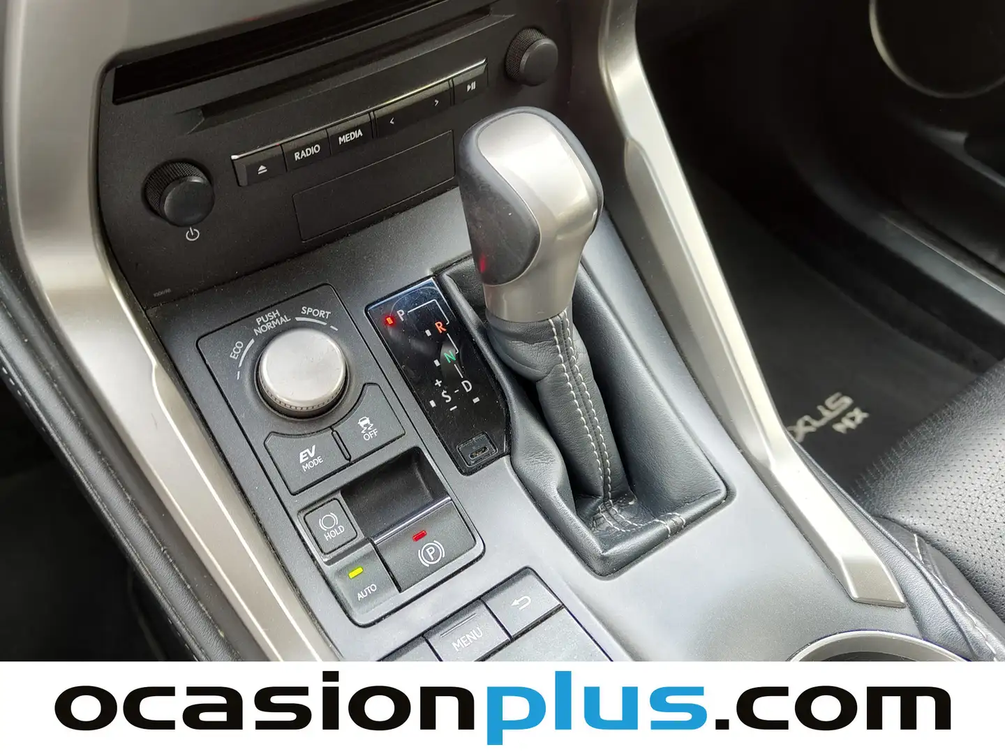 Foto Lexus NX Lexus NX 300h Corporate 2WD + Navibox (197 CV)