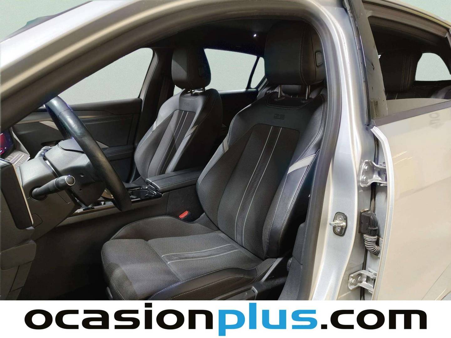 Foto asientos delanteros Opel Astra Opel Astra 1.2 Turbo XHT GS (130 CV)