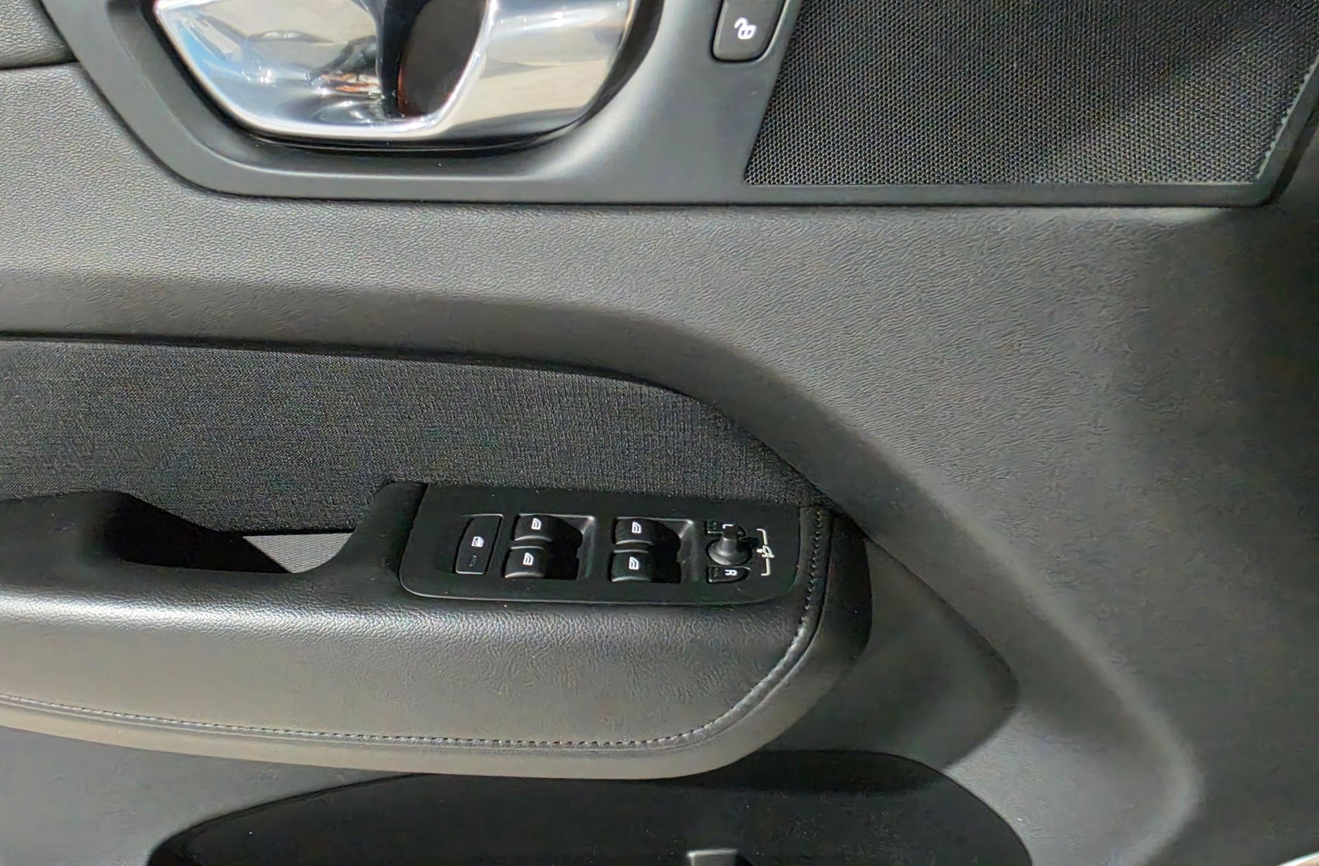 Volvo XC60 D4 Business Plus - foto 34