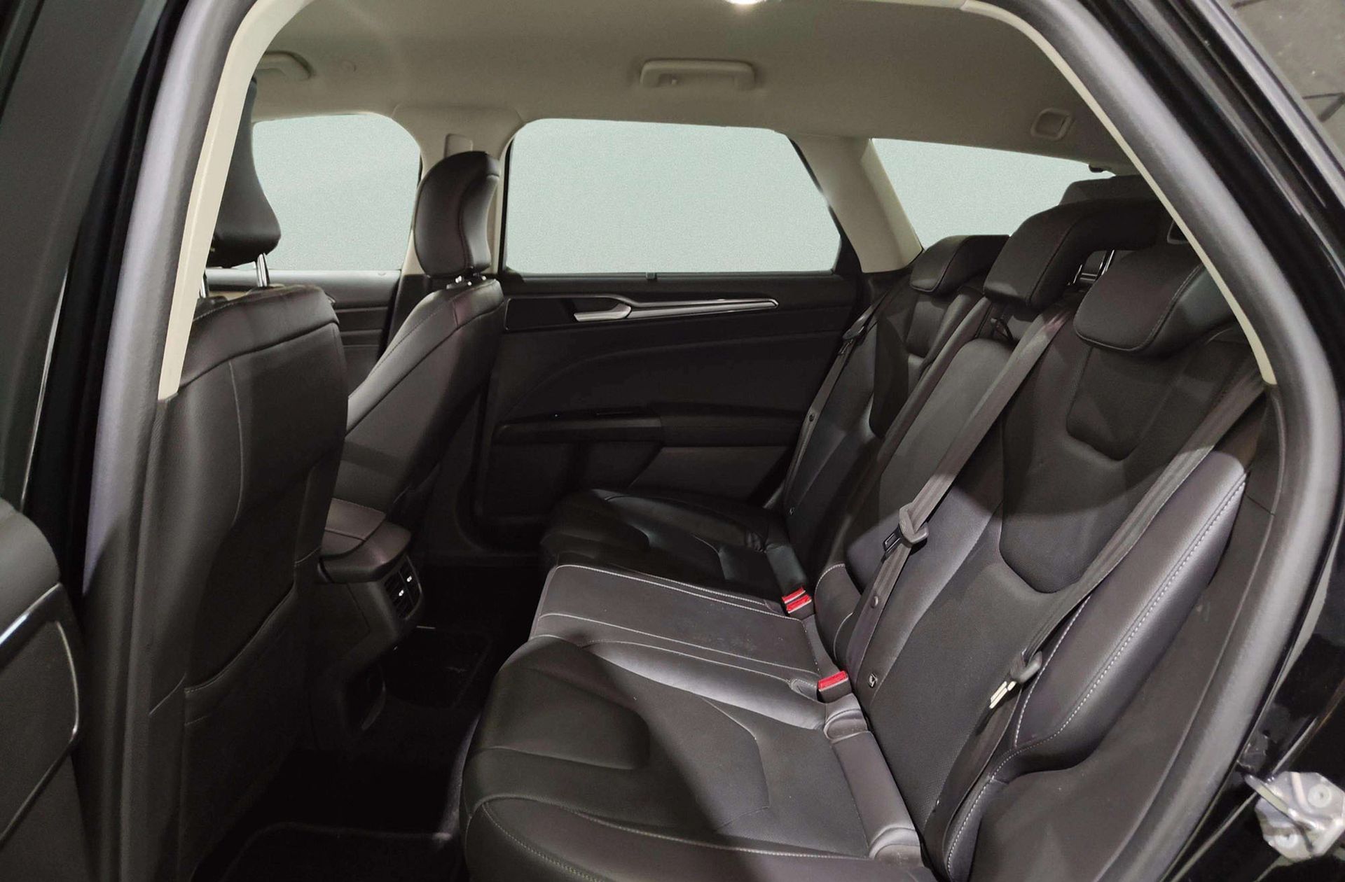 Ford Mondeo SportBreak 2.0 Híbrido Hev Titanium - foto 14