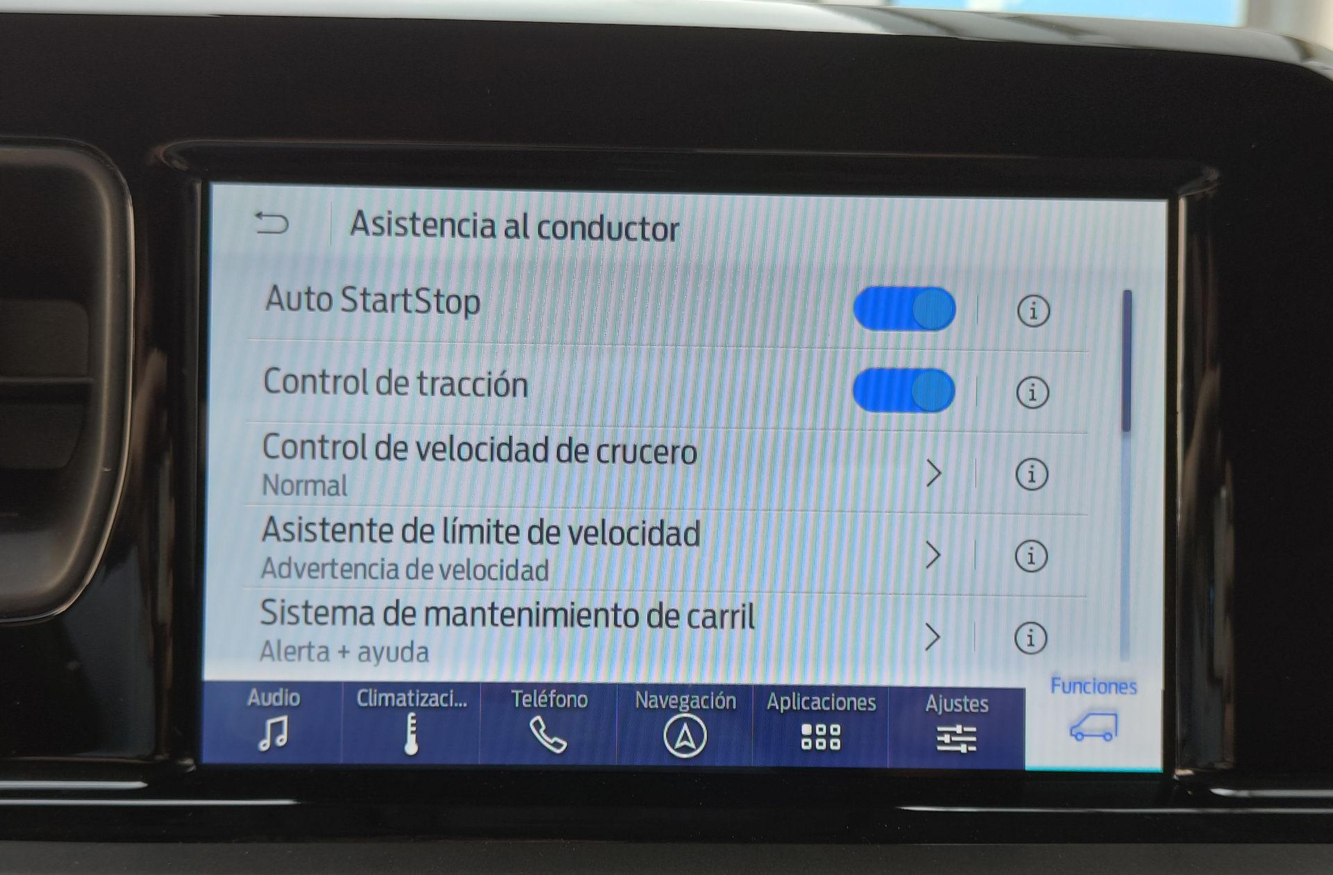 Ford Tourneo Courier 1.0 EcoBoost Trend - foto 32