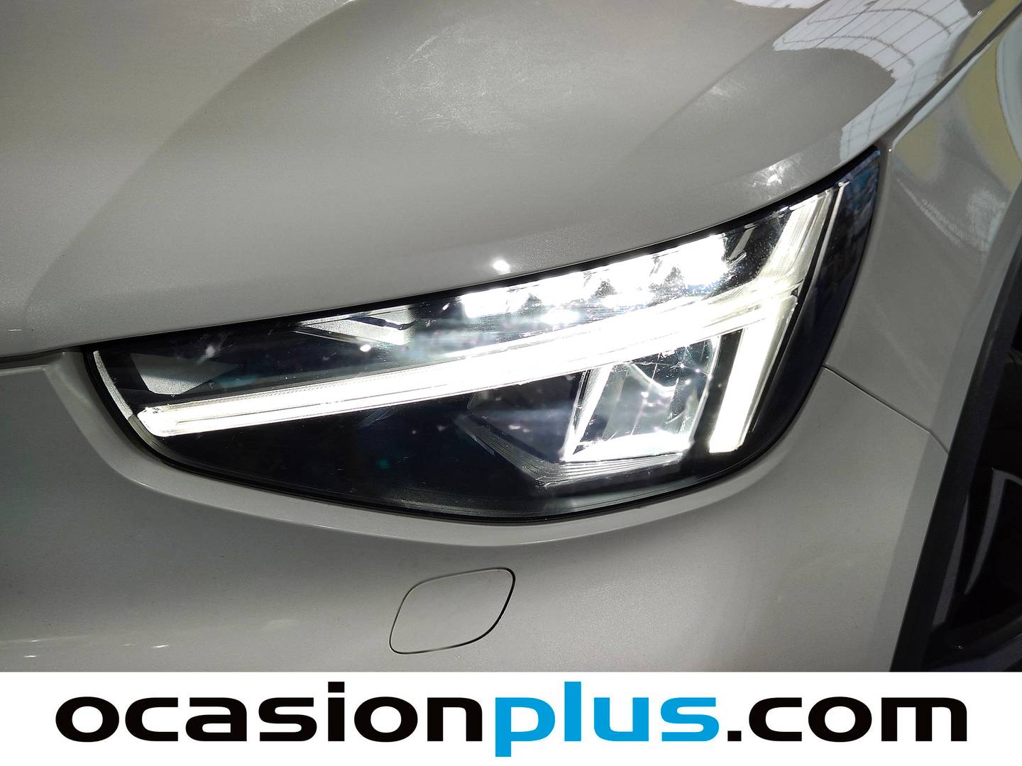 Paquetes del Volvo XC40 Volvo XC40 B3 Gasolina Mild hybrid Plus Dark Auto (163 CV)
