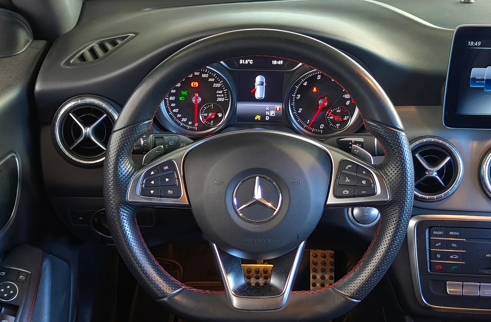 Mercedes-Benz CLA Shooting Brake 200 Pack AMG - foto 24