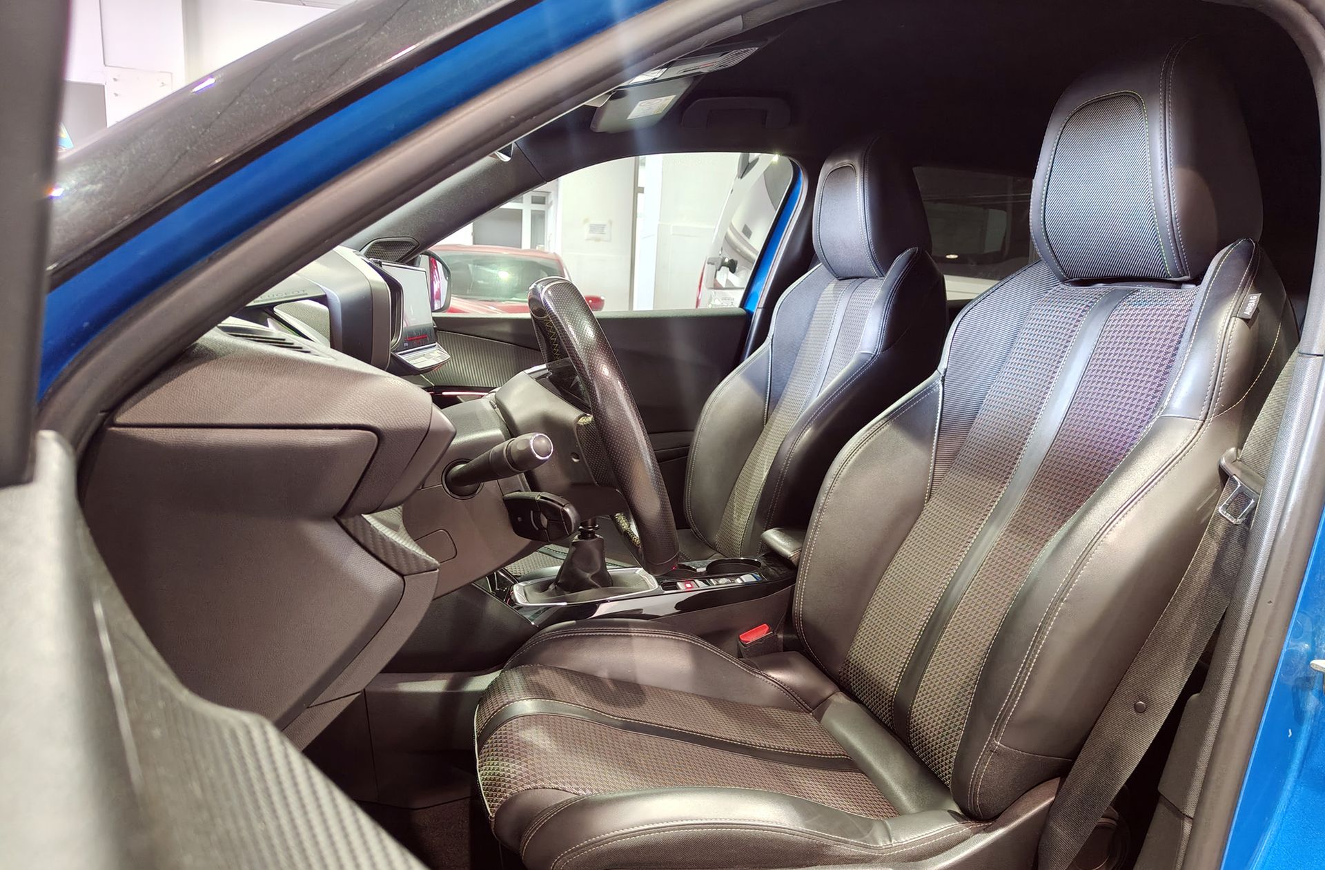 Peugeot 2008 PureTech 130 GT - foto 12