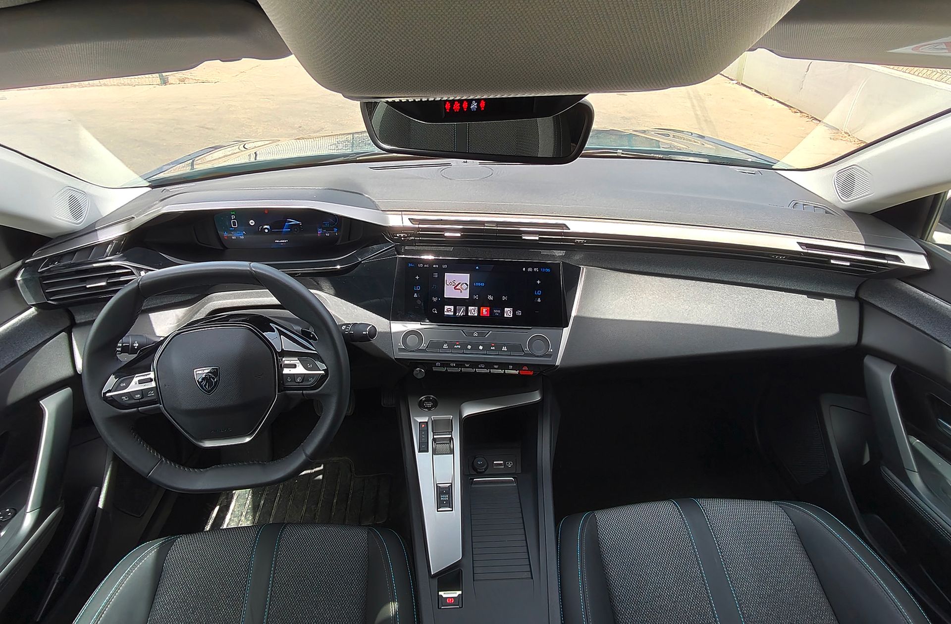 Peugeot 408 Allure Hybrid 145 eDCS6 - foto 6