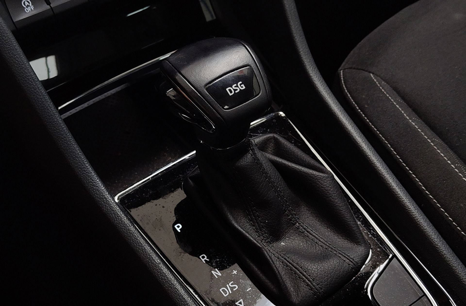 Škoda Karoq 1.5 TSI ACT Ambition DSG - foto 5