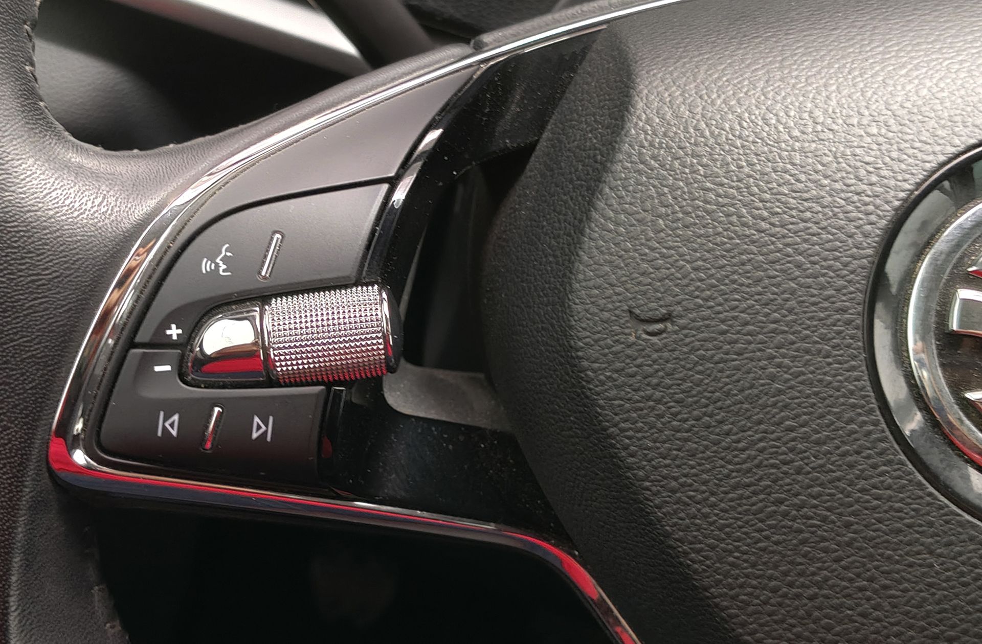 Škoda Karoq 2.0 TDI Selection - foto 28