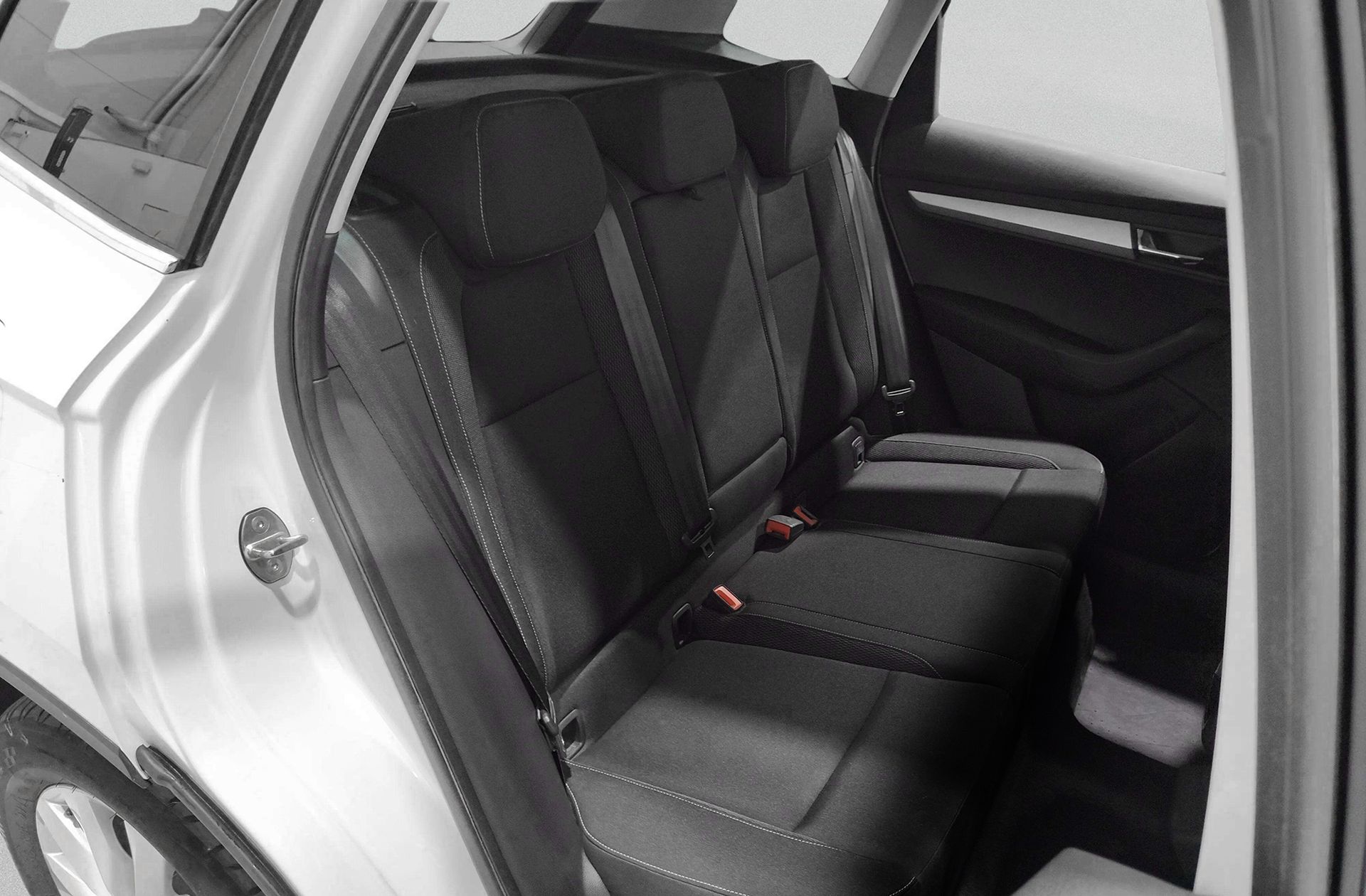 Škoda Karoq 2.0 TDI Ambition 4x4 DSG - foto 19